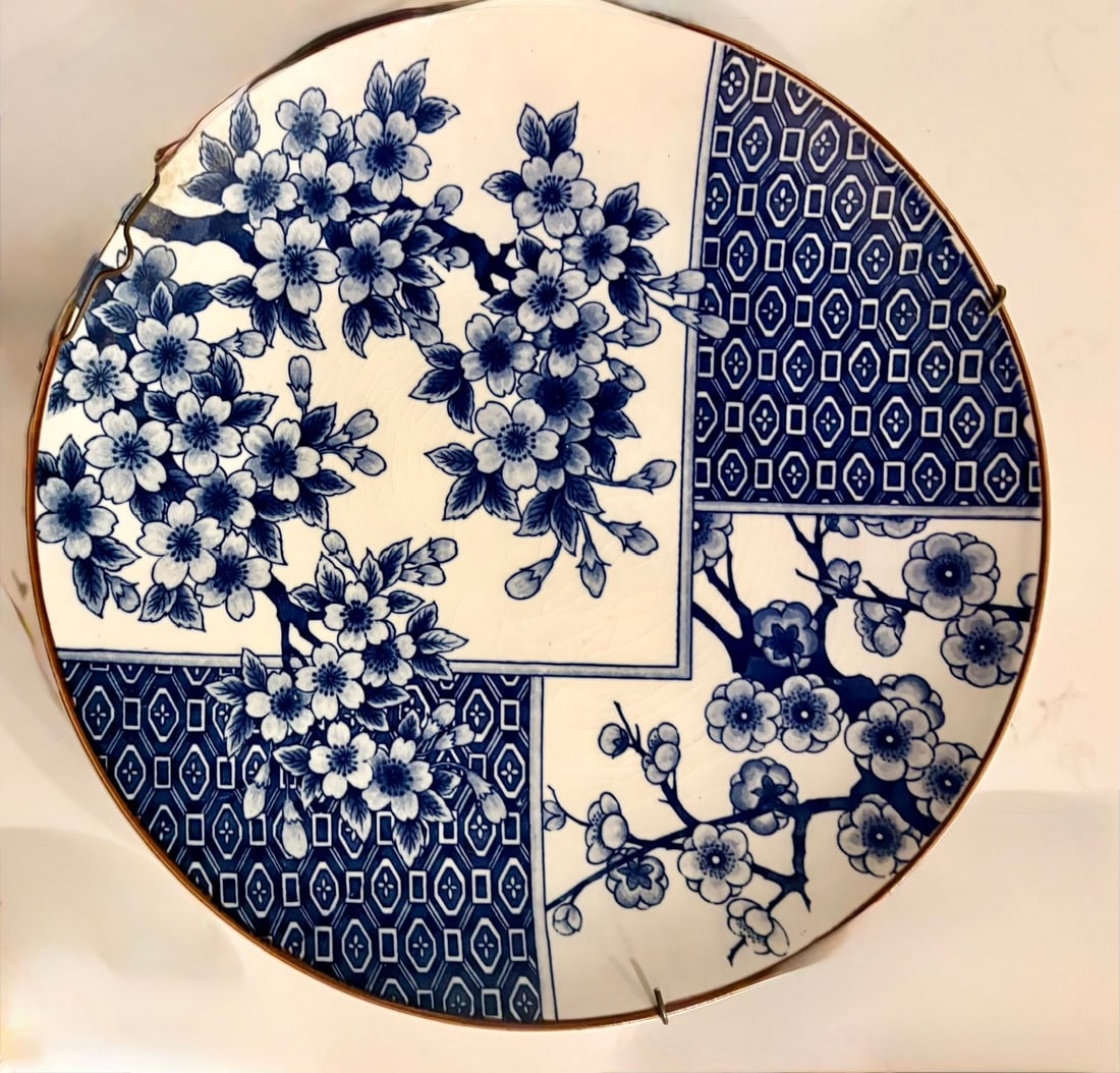 Mid 20th Century Purple and Blue Chinoiserie Blossom and Floral Wall Plate Curation, Set of 7 - 7