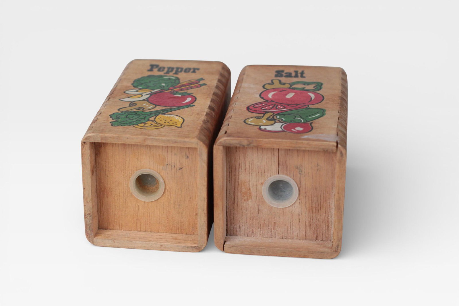 Mid-Century Wooden Salt & Pepper Shakers With Painted Vegetable Motifs - 10