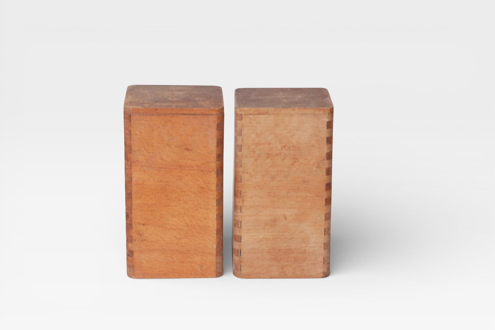 Mid-Century Wooden Salt & Pepper Shakers With Painted Vegetable Motifs - 7
