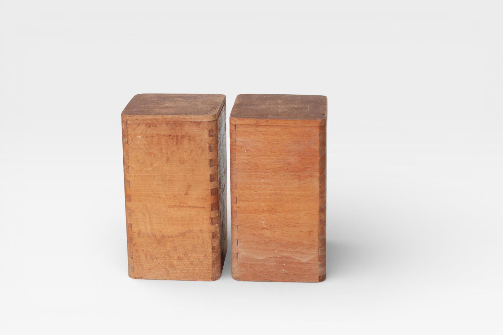 Mid-Century Wooden Salt & Pepper Shakers With Painted Vegetable Motifs - 9