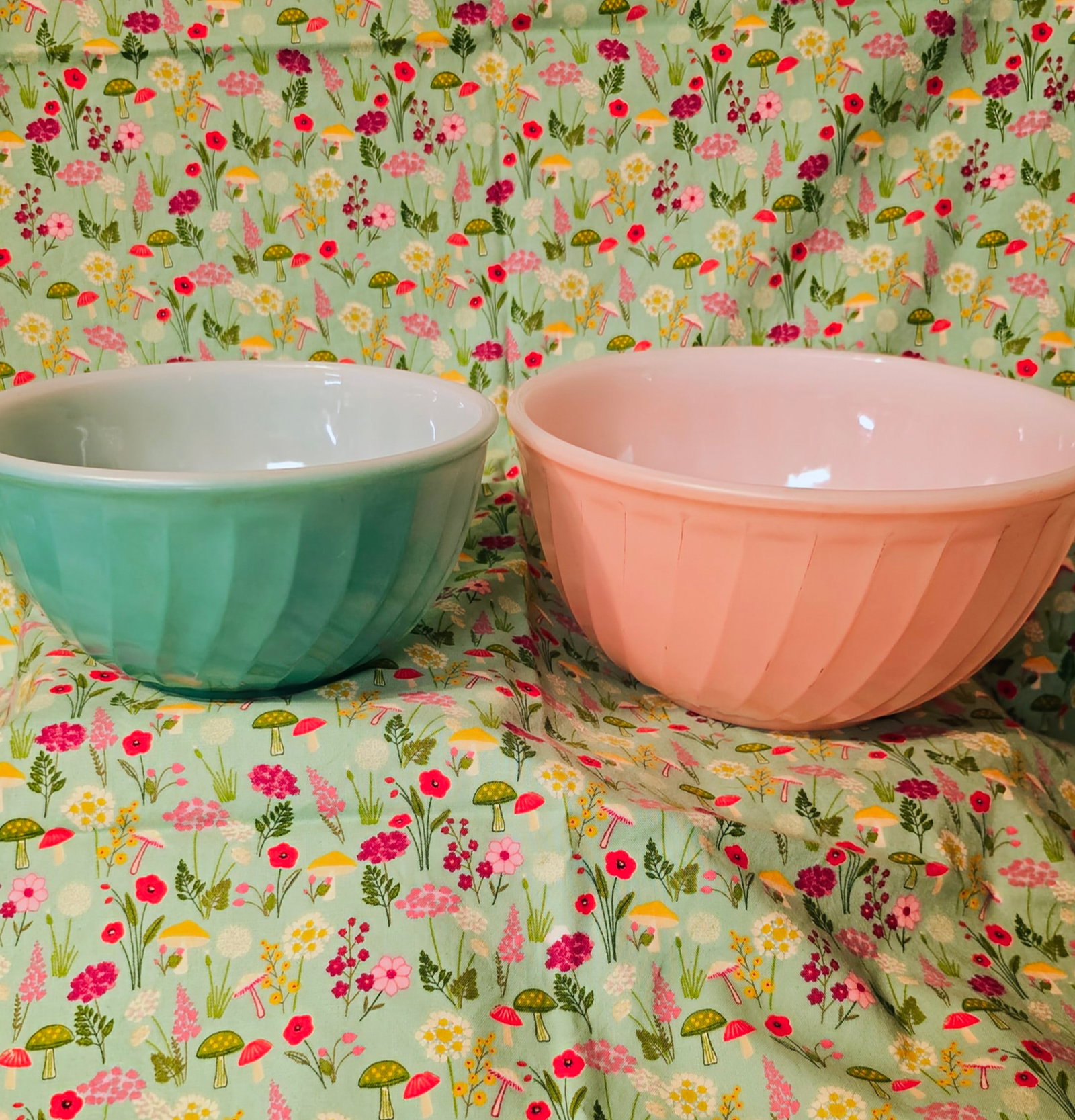 Vintage Mid-Century Modern Fire King Anchor Hocking Nesting Bowls - 2