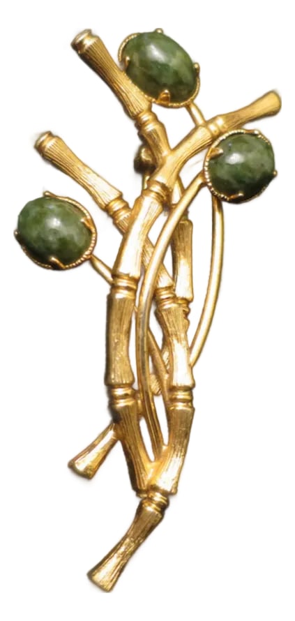1950s Winard Bamboo Jade Brooch / Pin: Beautifully designed, this Asian-inspired 1950s Winard Bamboo Jade Brooch / Pin will be a lovely addition to any vintage jewelry collection. The three jade cabochon stones set in prongs appropriately 