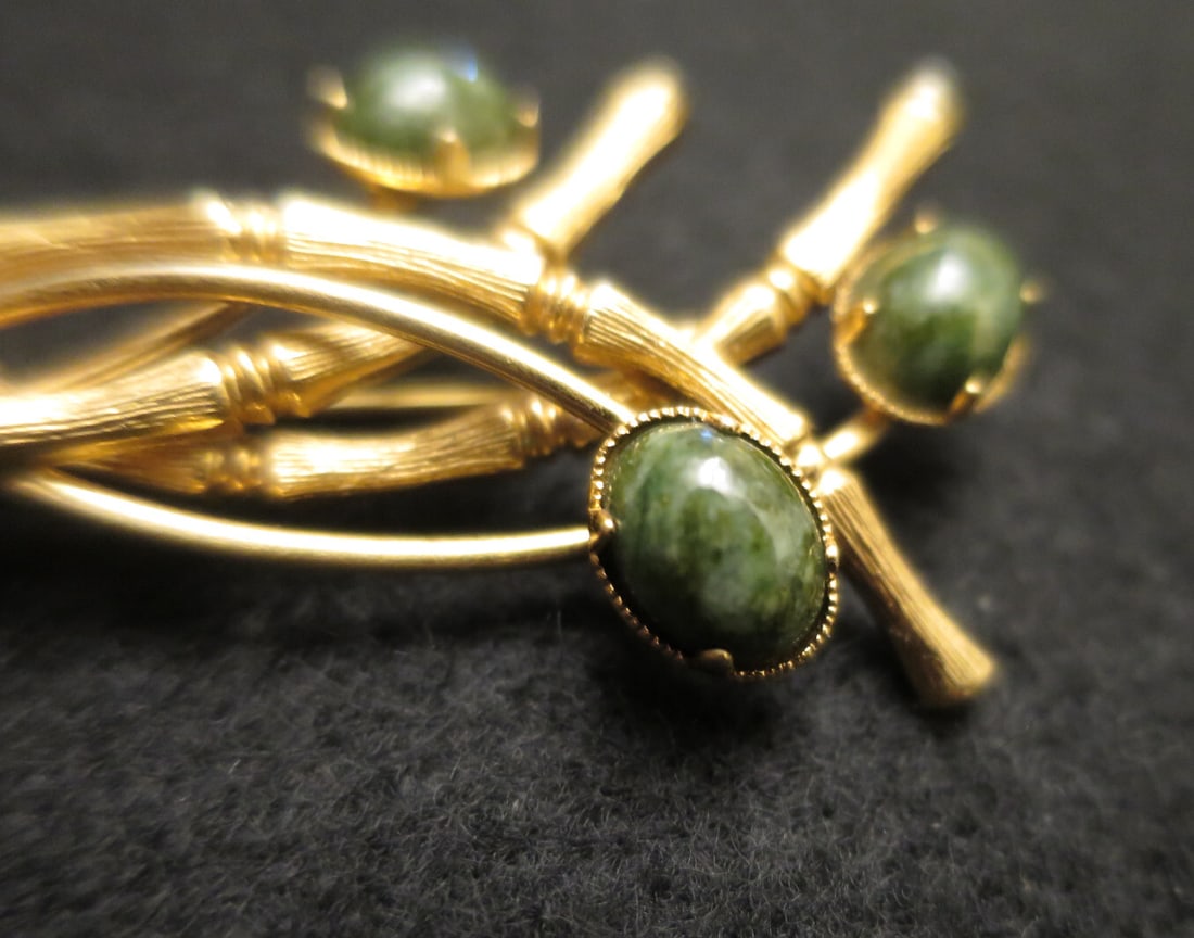 1950s Winard Bamboo Jade Brooch / Pin - 2