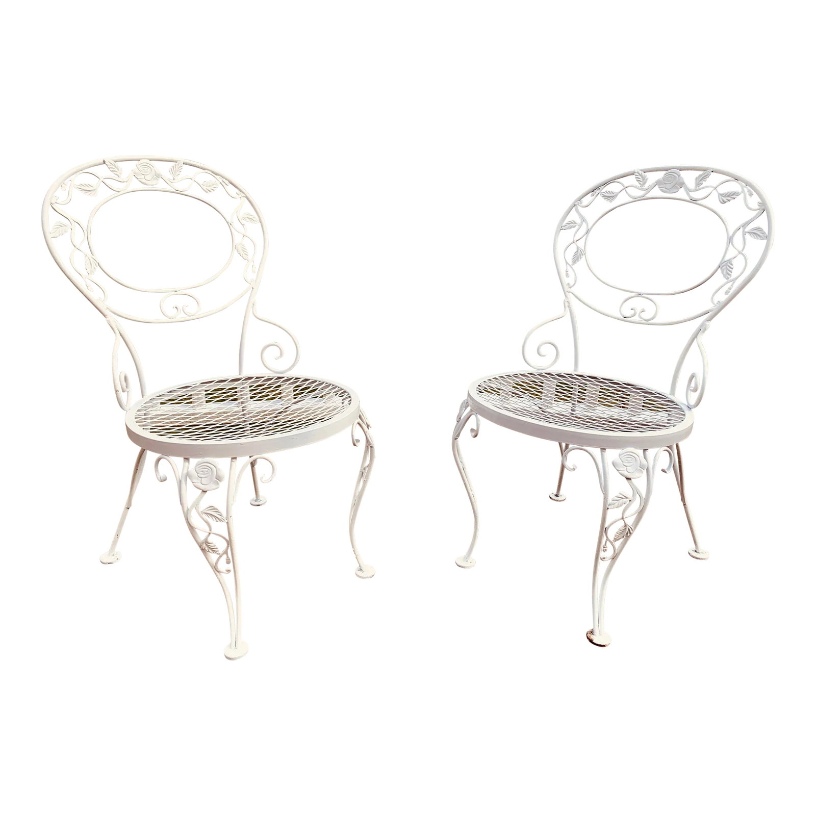 Vintage Woodard Wrought Iron Dining Chairs Chantilly Rose: Vintage Woodard Wrought Iron Chantilly Rose Dining Chairs Highly desirable and most sought after pattern Chantilly Rose designed by Woodard. Add some vintage charm to your outdoor space with these bea