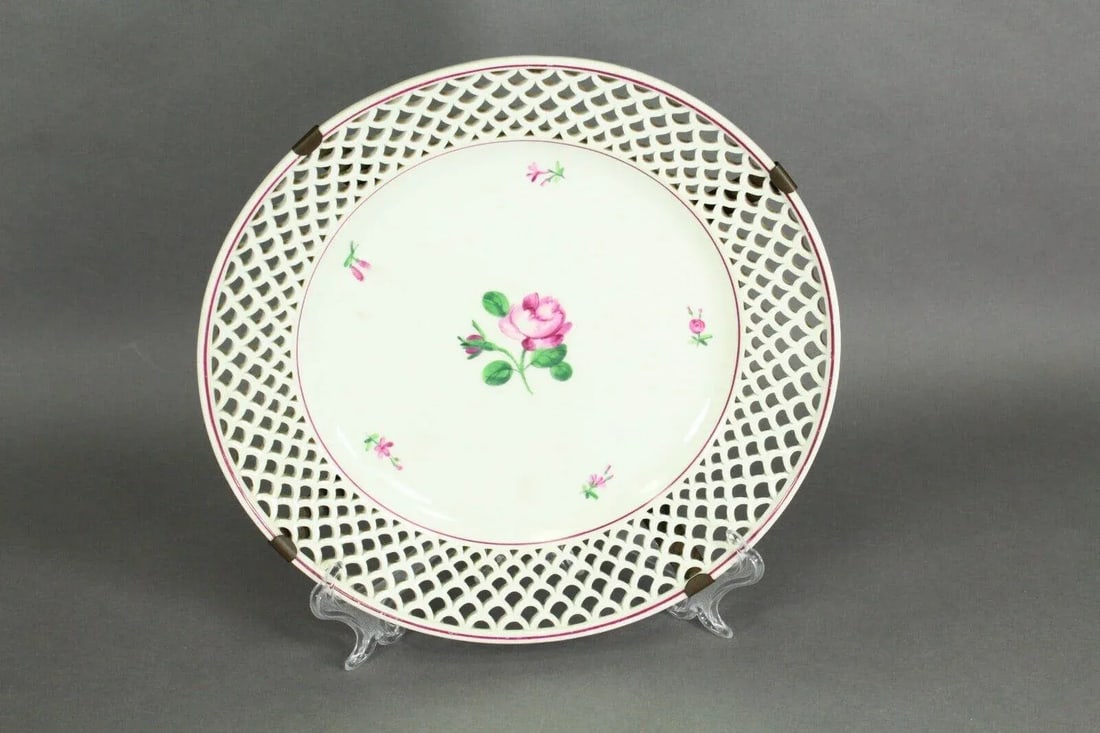 18/19th Century Royal Vienna Pair Porcelain Plates Reticulated With Flowers - 3