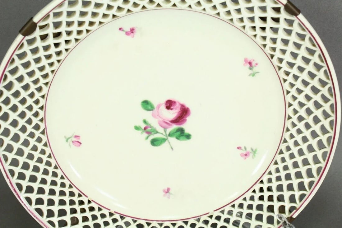 18/19th Century Royal Vienna Pair Porcelain Plates Reticulated With Flowers - 4