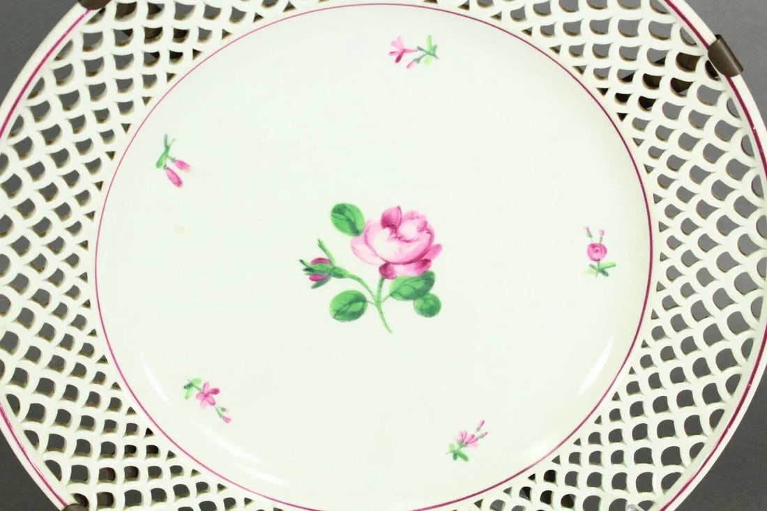 18/19th Century Royal Vienna Pair Porcelain Plates Reticulated With Flowers - 5