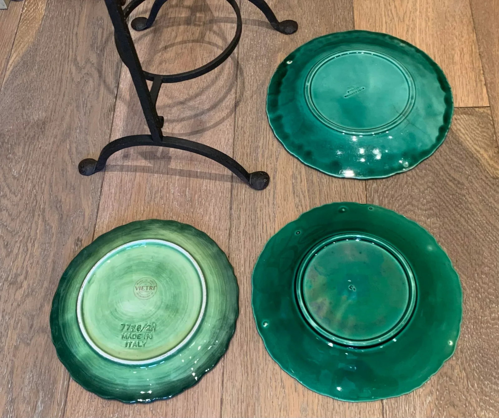 Mid 20th Century Serving Stand With English and Italian Majolica Plates - Set of 4 - 6
