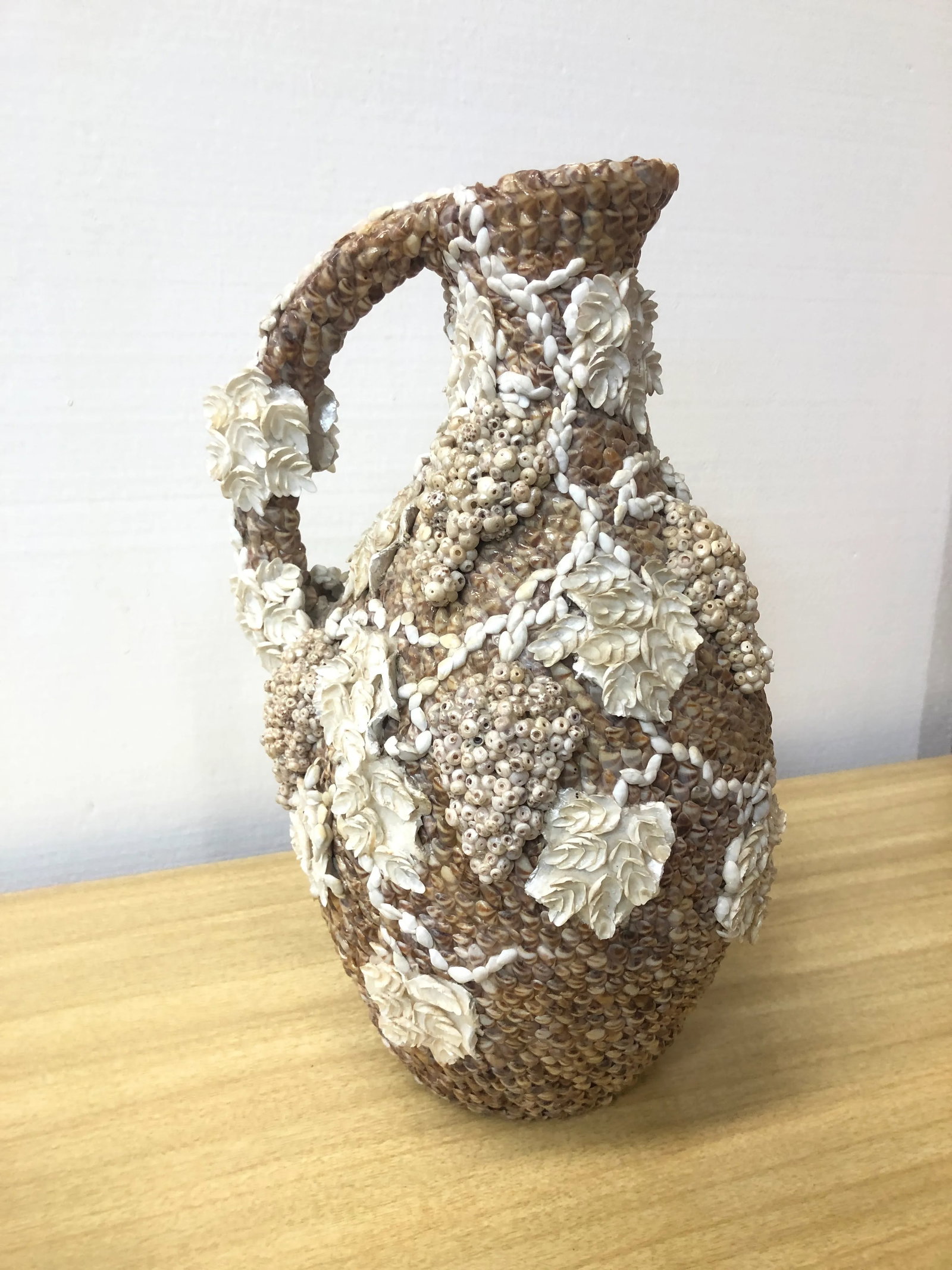 Early 20th Century Shell-Encrusted Pitcher With Grapevine Design - 10
