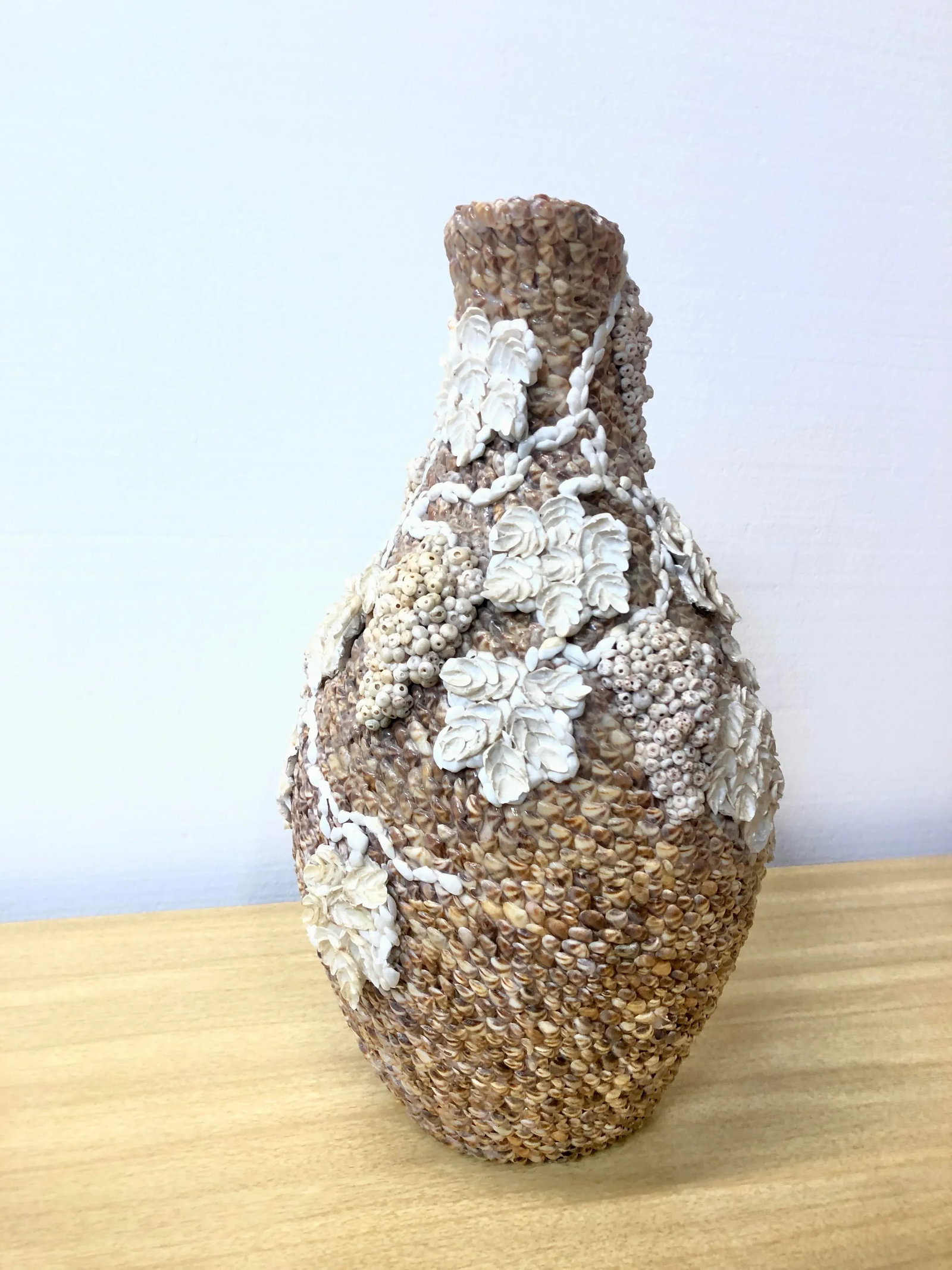 Early 20th Century Shell-Encrusted Pitcher With Grapevine Design - 5