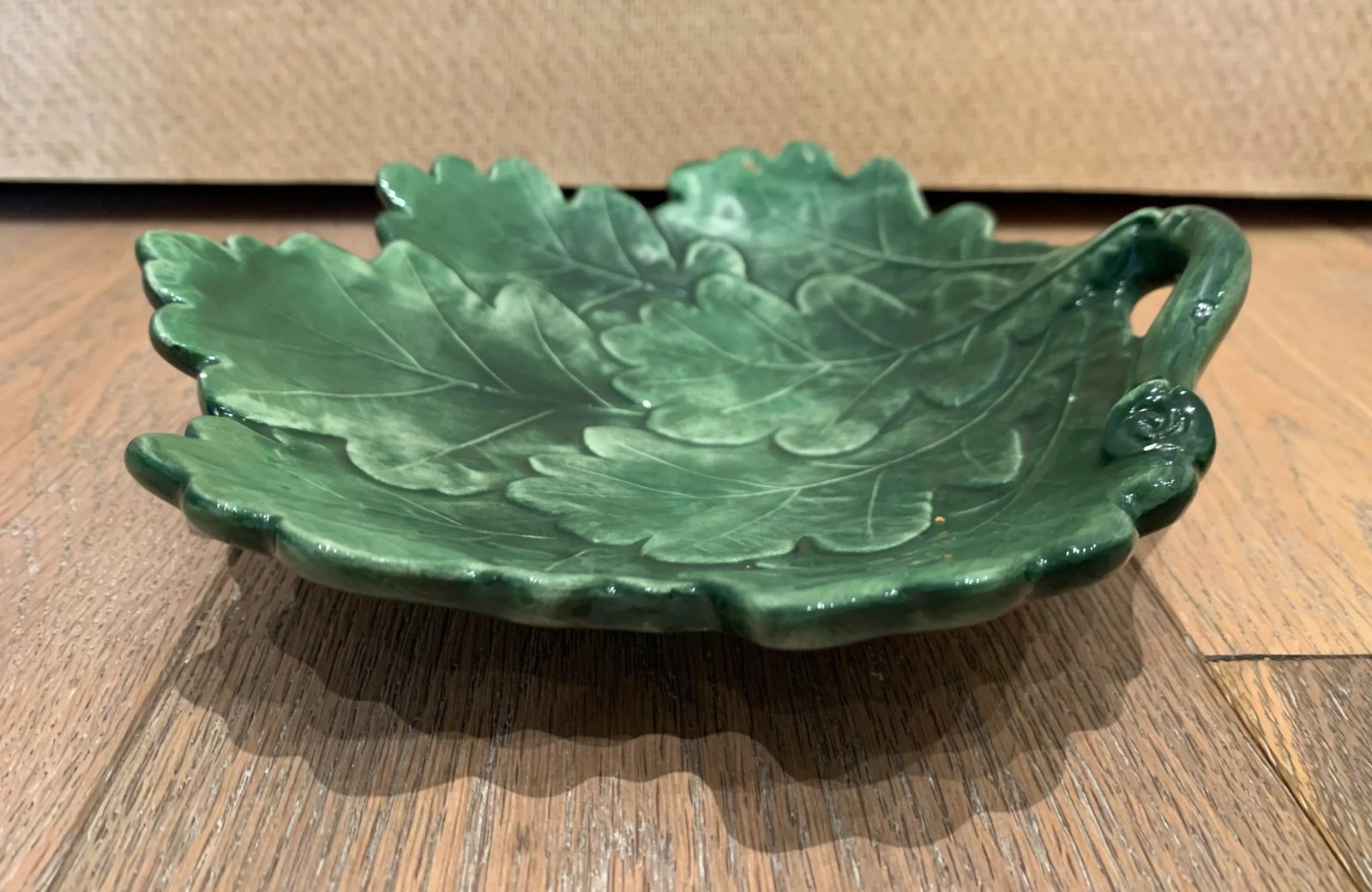 Mid 20th Century Italian Majolica Leaf Bowl - 5