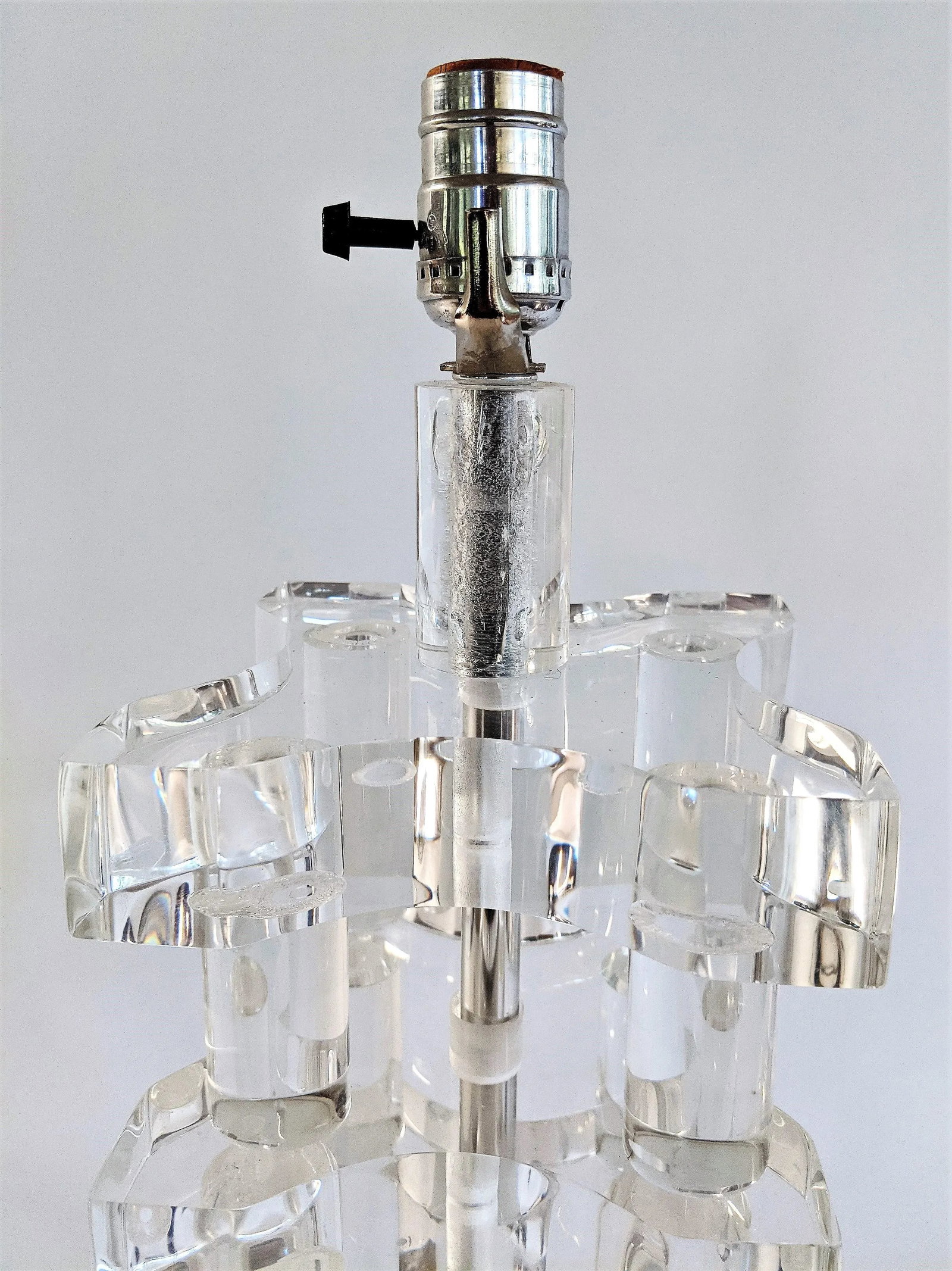 Vintage Mid-Century Modern Stacked Lucite Acrylic Table Lamp - 7