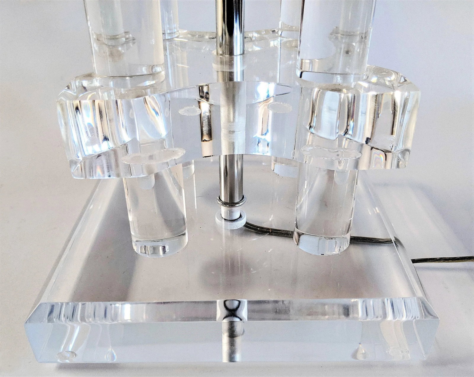 Vintage Mid-Century Modern Stacked Lucite Acrylic Table Lamp - 8