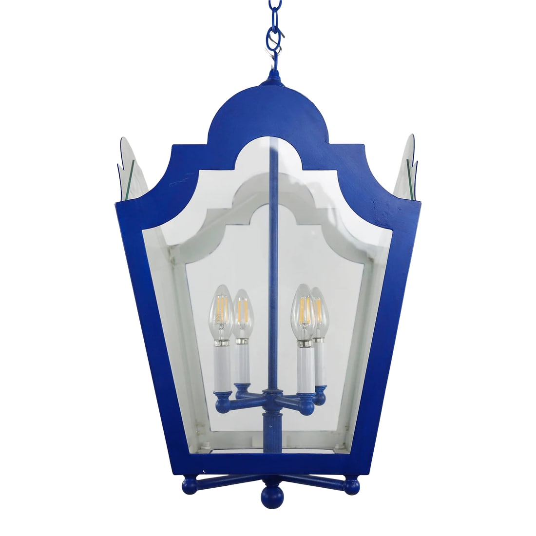 Elegant Blue Four-Light Chandelier: Elegant blue four-light chandelier outside of the chandelier is beautiful ocean blue, the upper line of the lamp looks like flowing seawater, and the inside is painted white, which makes this lamp