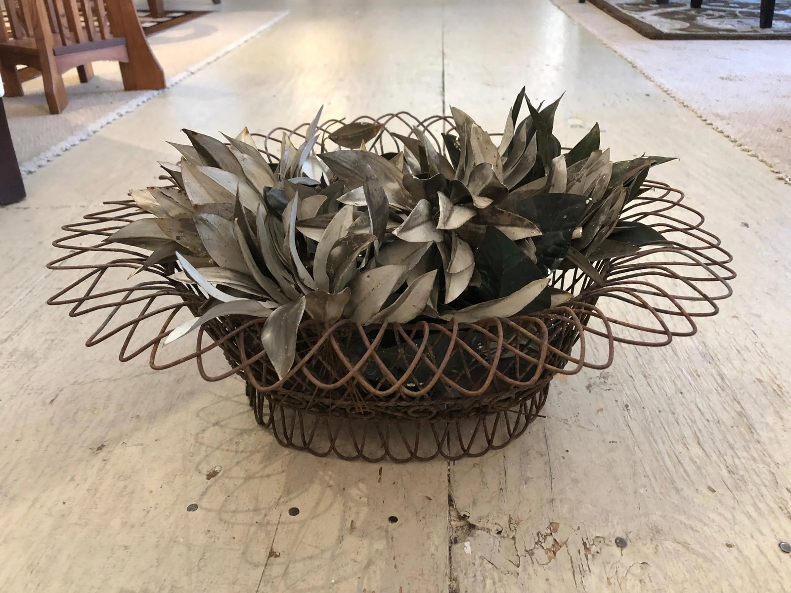 19th Century Wire Basket Planter With Decorative Tole Leaves - 11