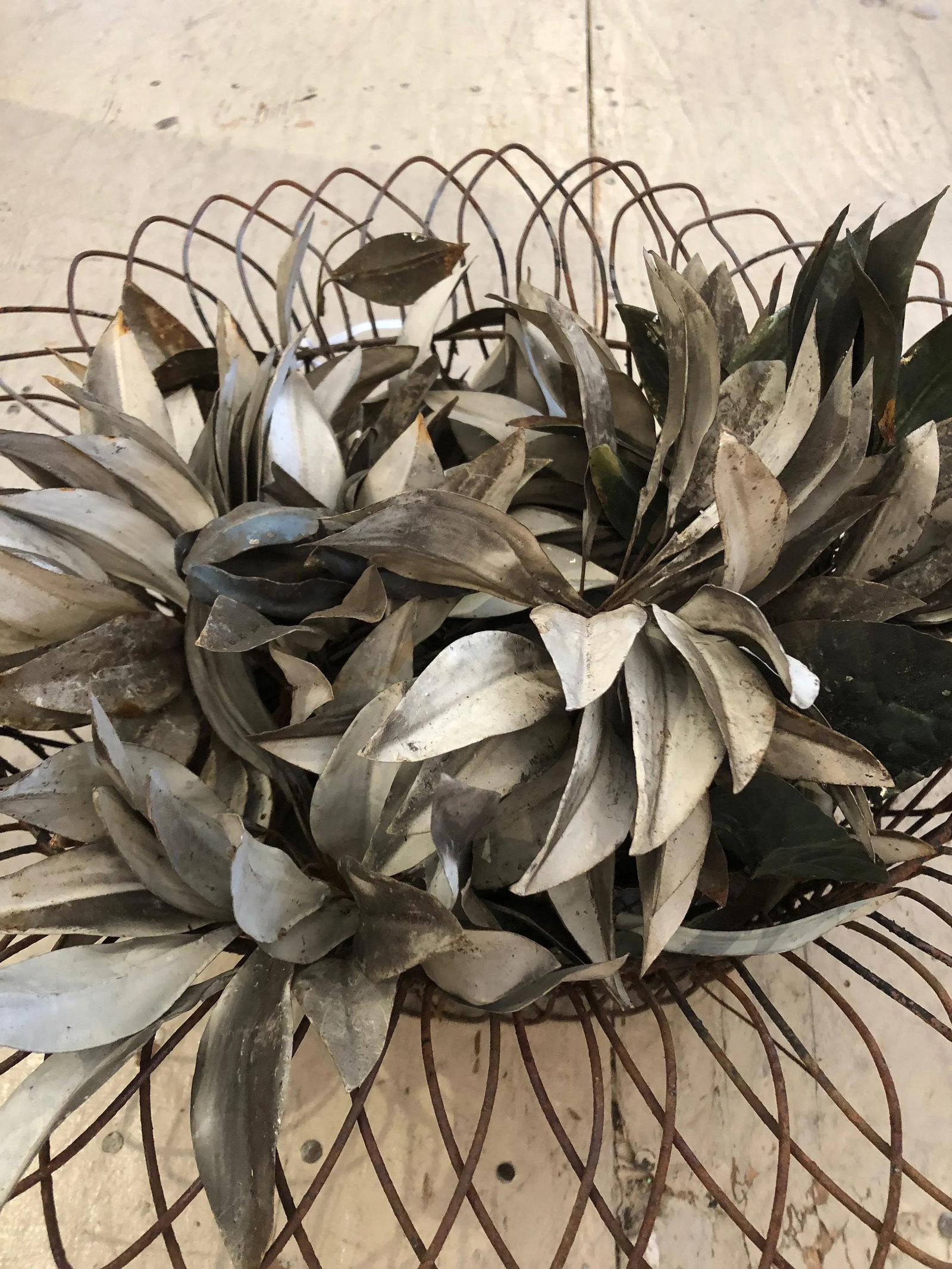 19th Century Wire Basket Planter With Decorative Tole Leaves - 6