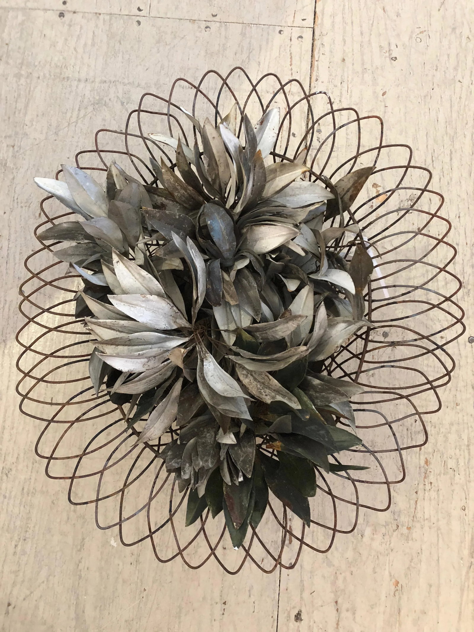 19th Century Wire Basket Planter With Decorative Tole Leaves - 7
