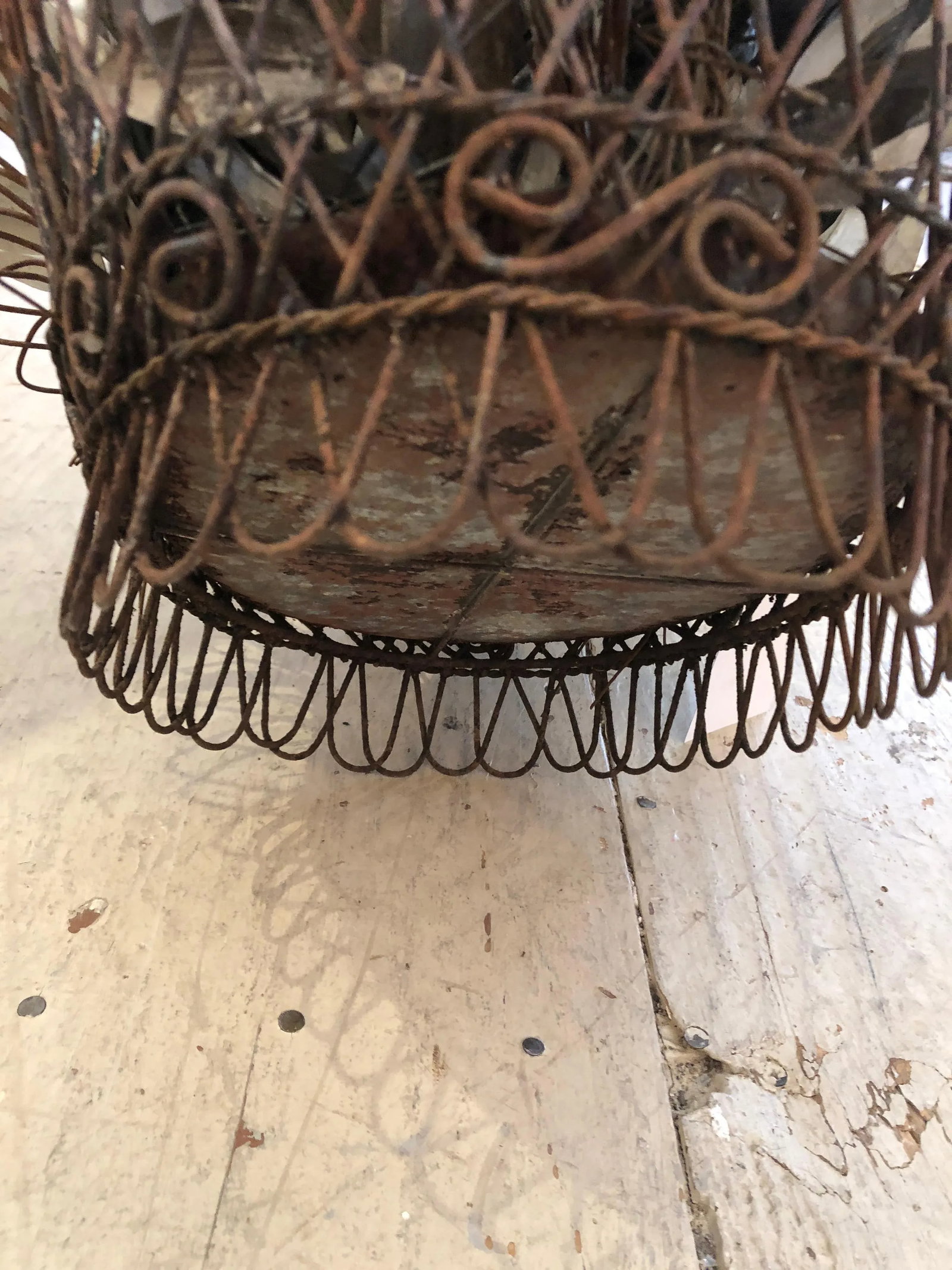 19th Century Wire Basket Planter With Decorative Tole Leaves - 8