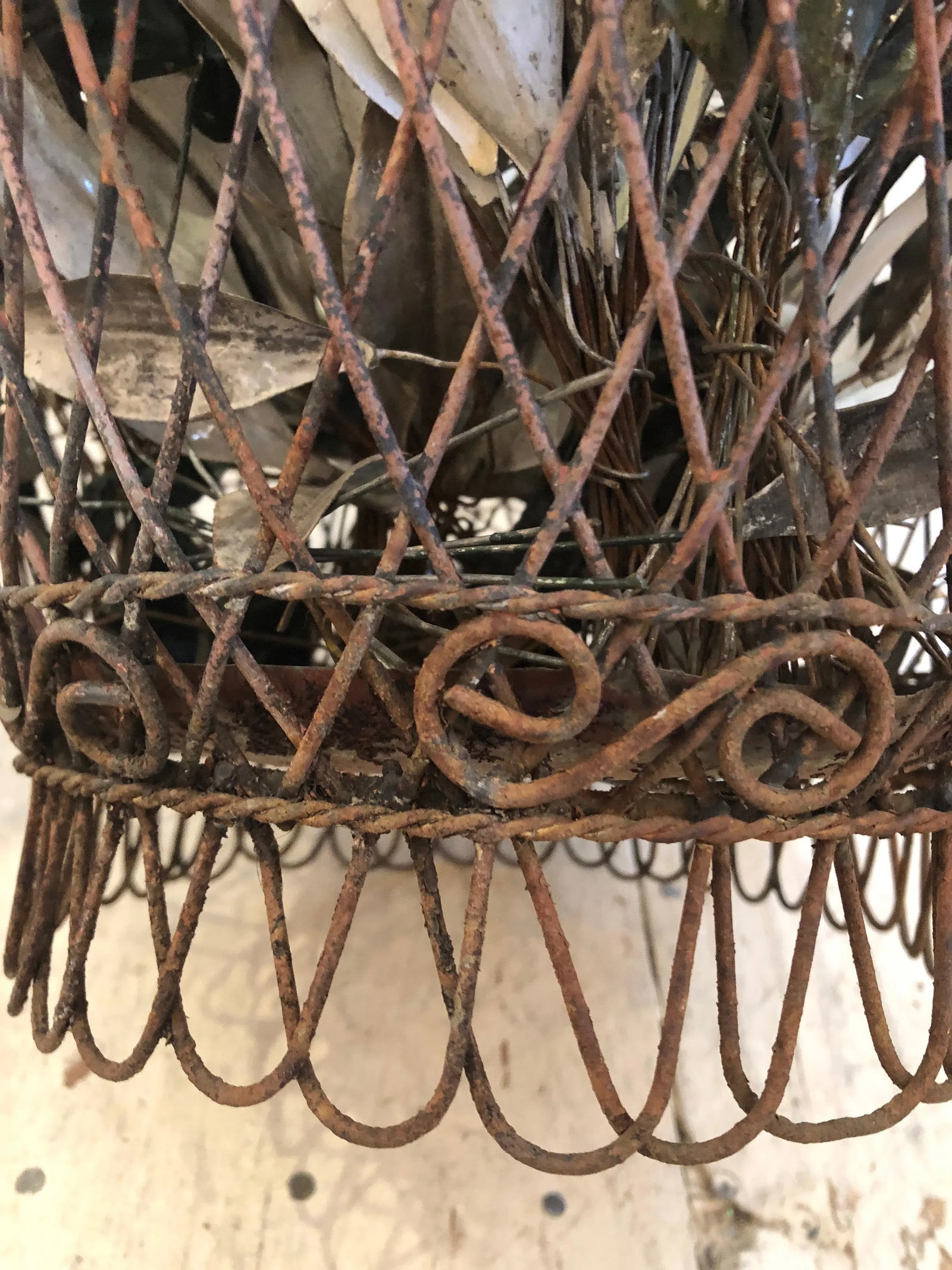 19th Century Wire Basket Planter With Decorative Tole Leaves - 9