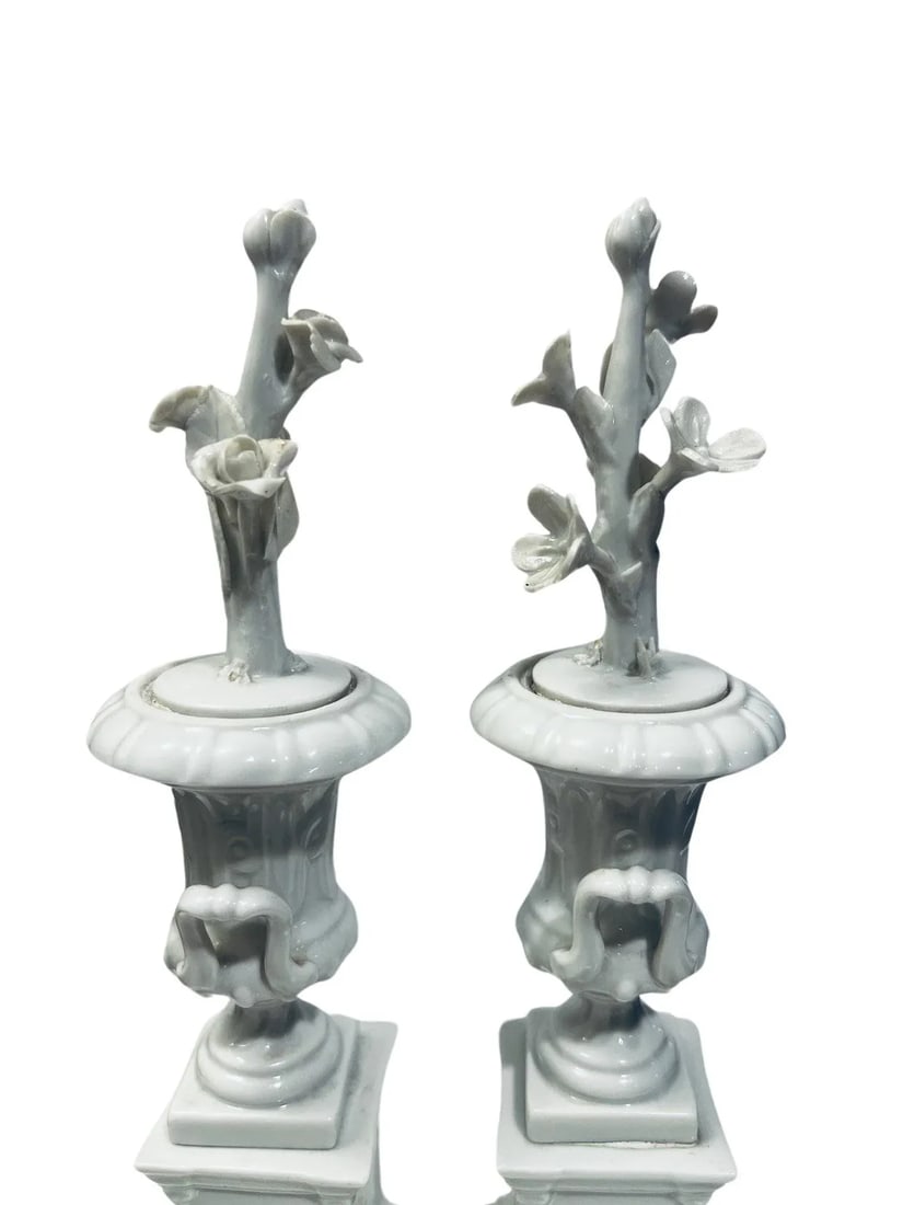 Pair, Cabinet of Curiosity Neoclassical Style Blanc De Chine Porcelain Urns - 10
