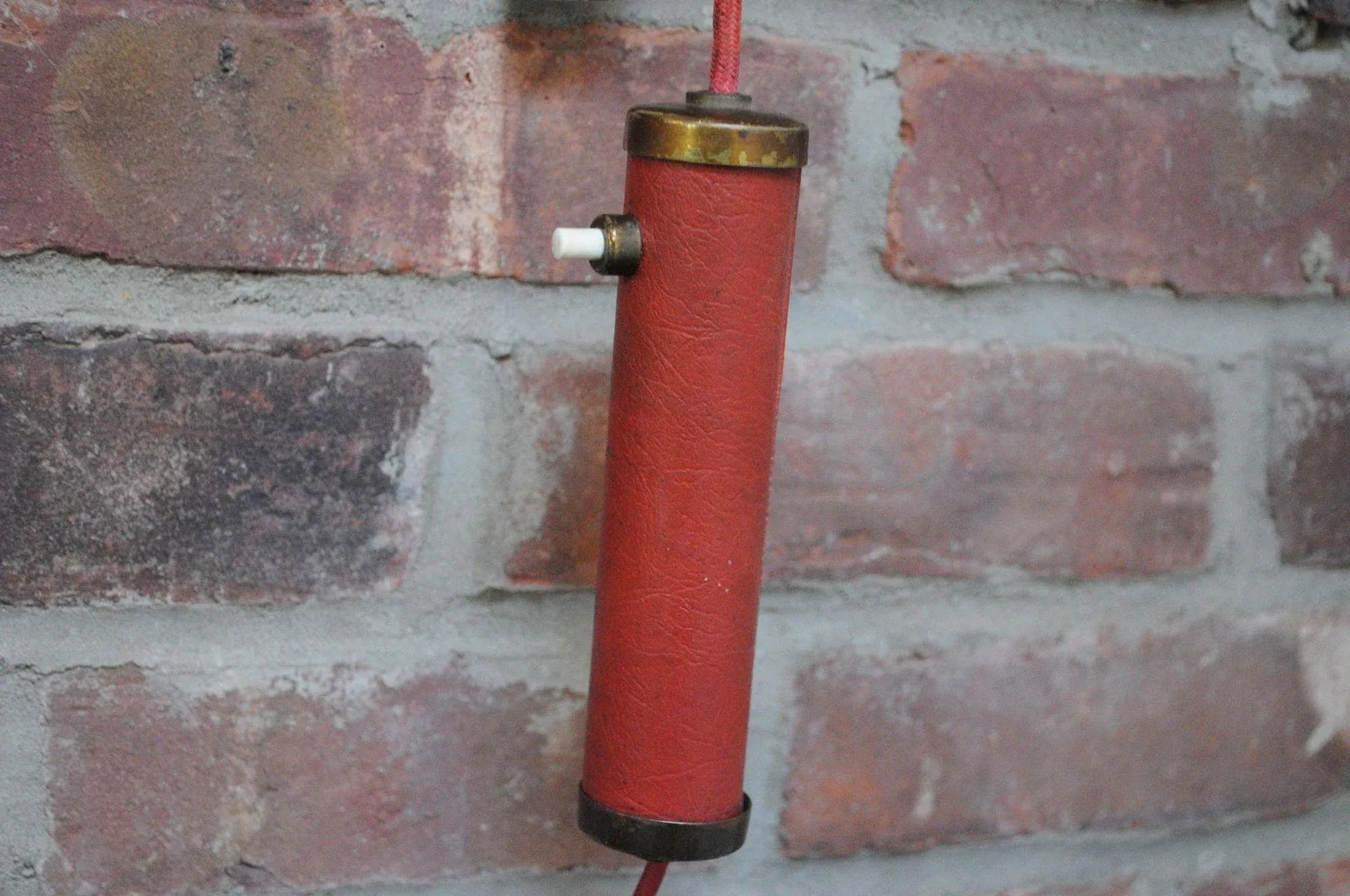 Mid Century Italian Modernist Wall Swag Lamp in Brass and Red Lacquered Metal - 12