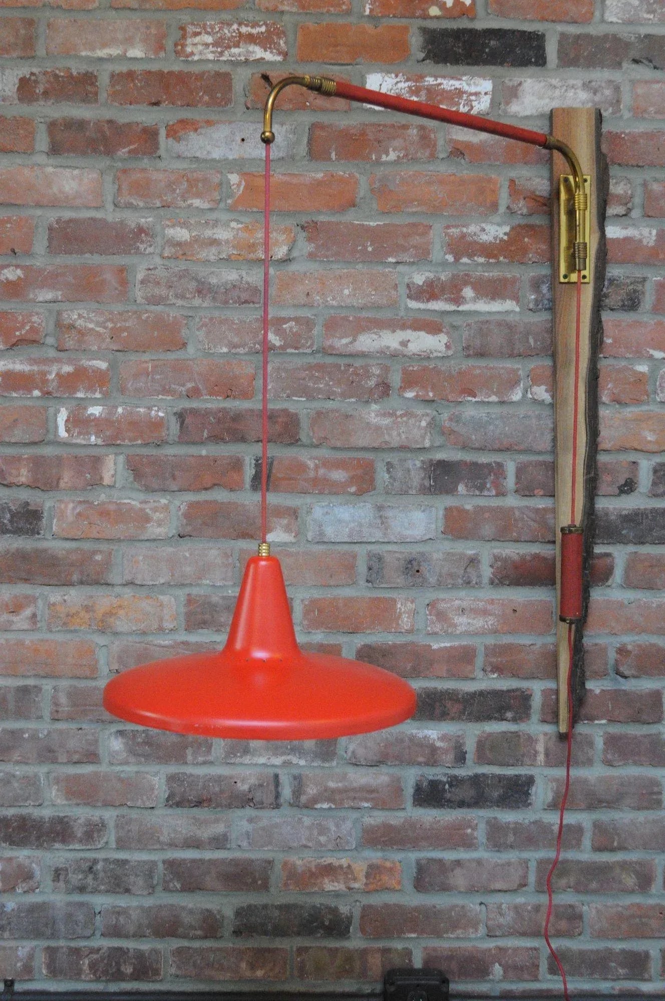Mid Century Italian Modernist Wall Swag Lamp in Brass and Red Lacquered Metal - 4