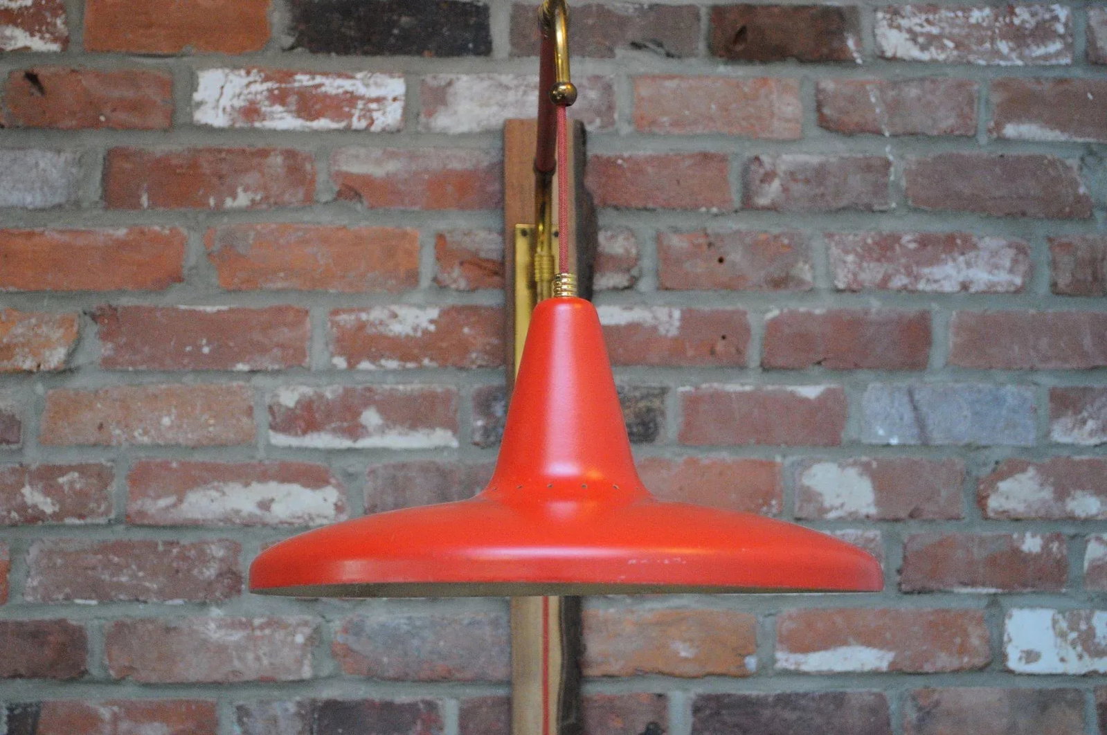 Mid Century Italian Modernist Wall Swag Lamp in Brass and Red Lacquered Metal - 5