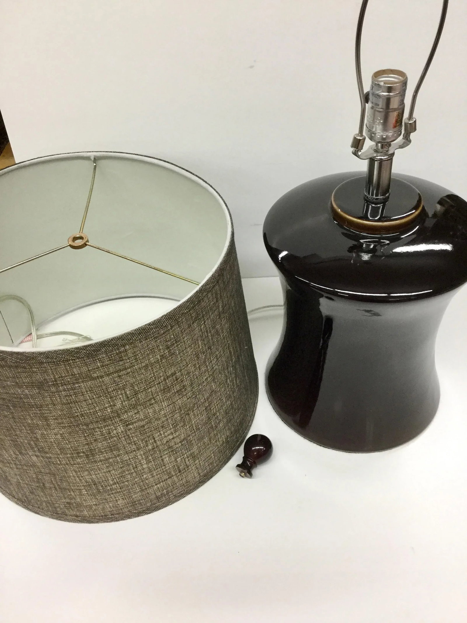New Safavieh Table Lamp & Shade - 8