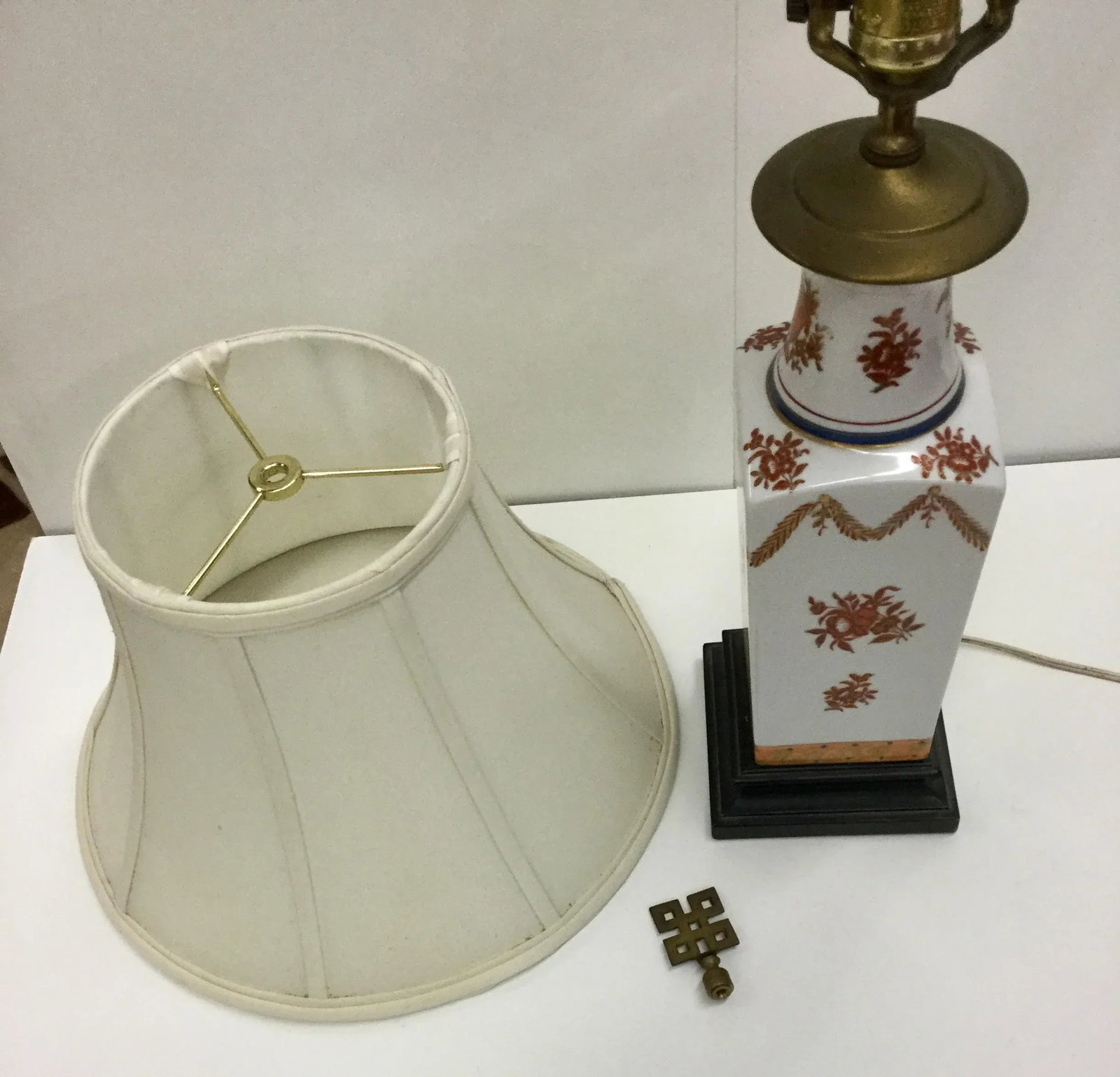 Vintage Honi Chilo Traditional Porcelain Table Lamp - 8