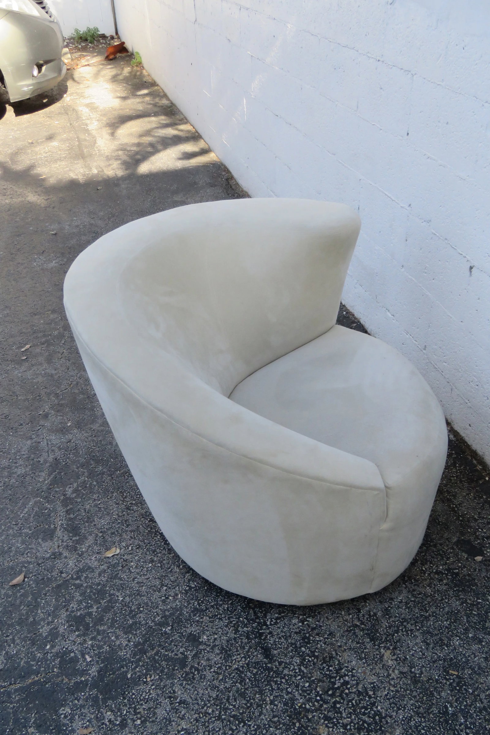 Vladimir Kagan Directional Nautilus Swivel Accent Chair - 11