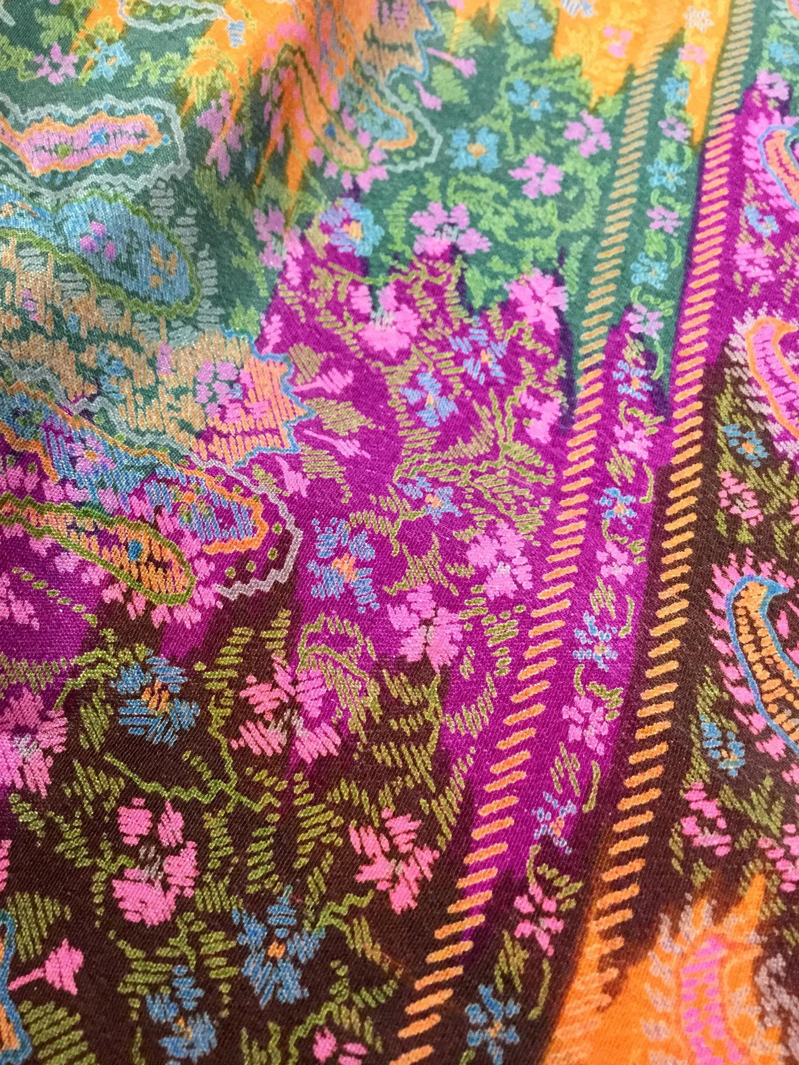 Paisley Print Vintage Silk / Viscose Indian Sari - 5