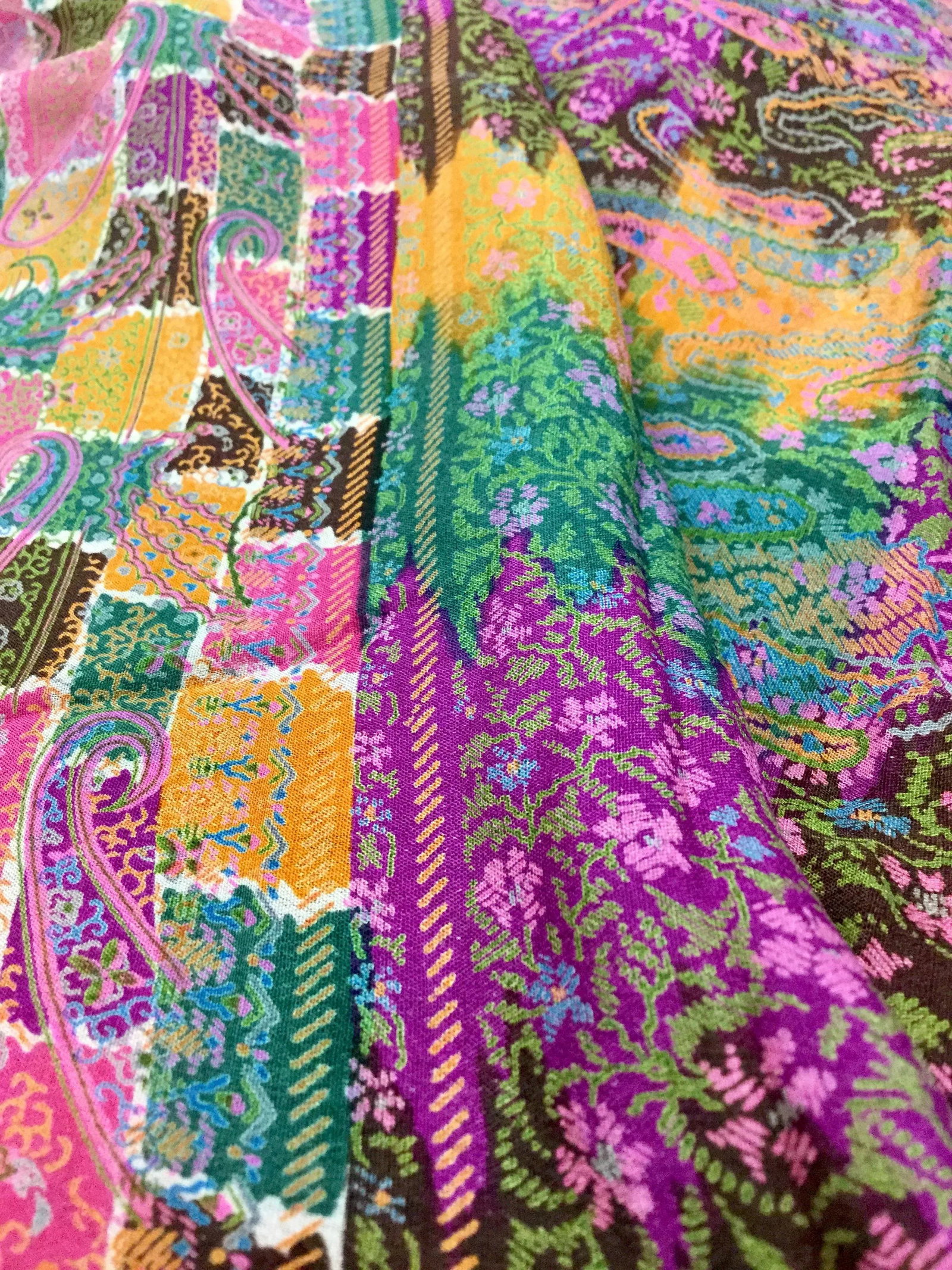 Paisley Print Vintage Silk / Viscose Indian Sari - 6