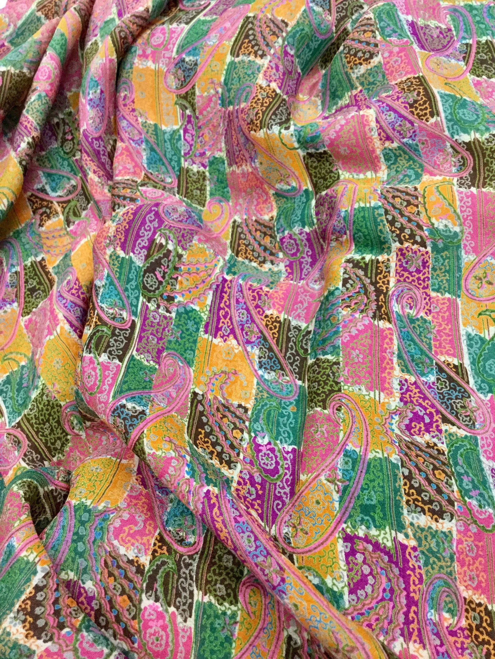 Paisley Print Vintage Silk / Viscose Indian Sari - 7