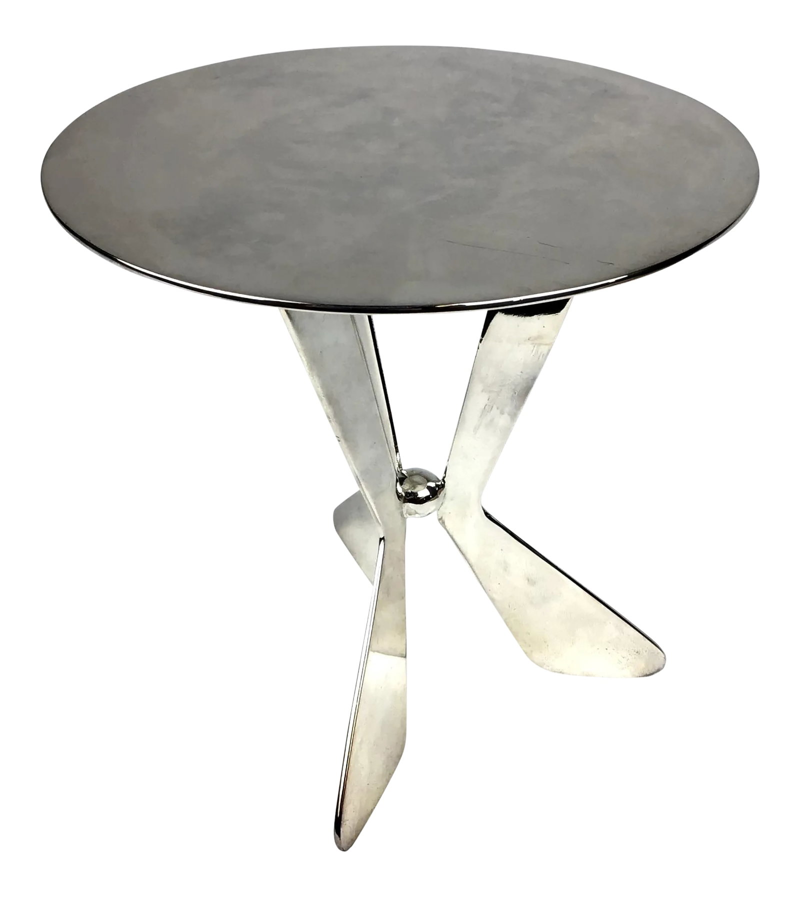 1980s Silver Plated Modern Heavy Pedestal Stand: Very cool clean crisp design make this stand a stunning addition to your ultra modern interior. Silver plate is usually a traditional design but here we have a modern and sleek work of art to display
