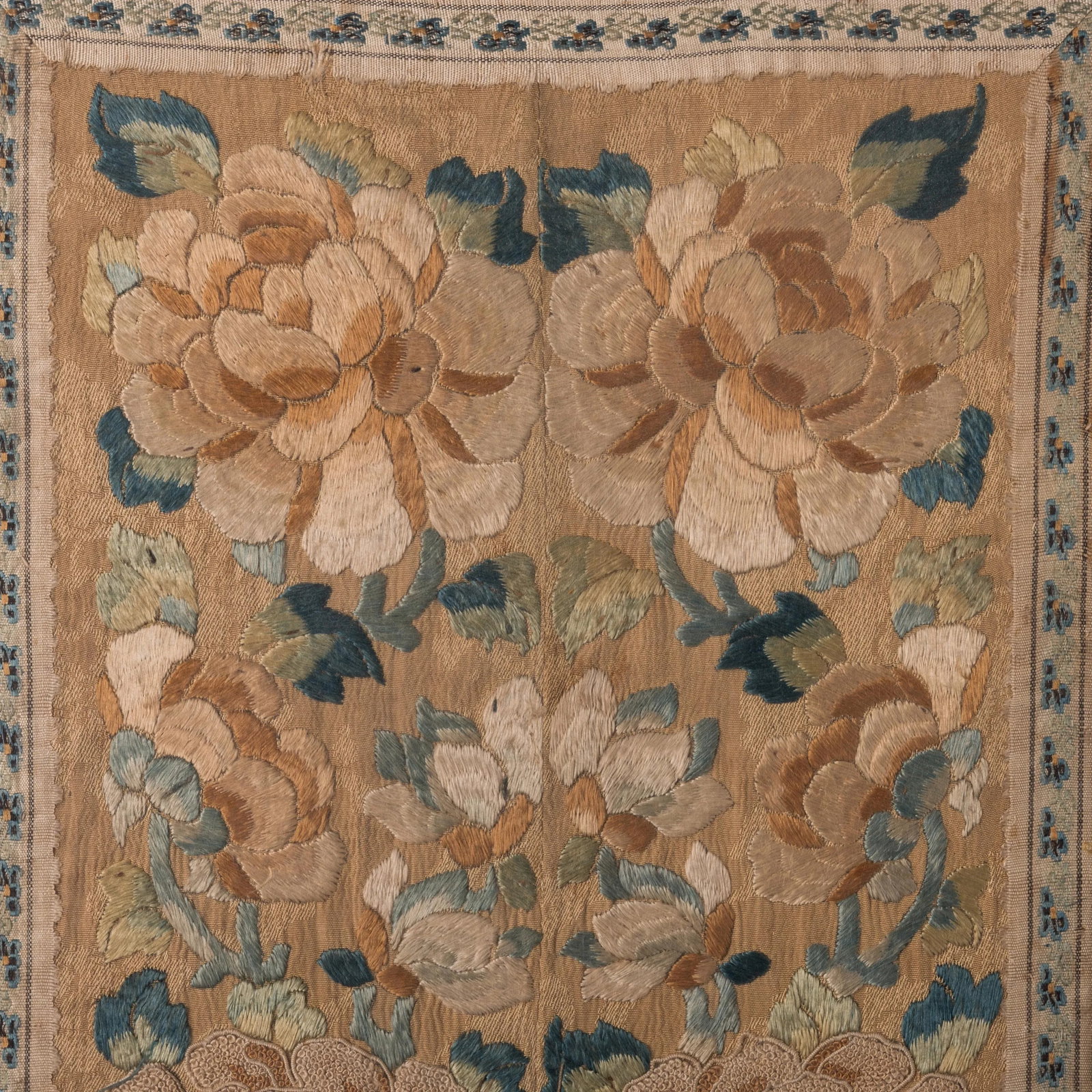 Chinese Silk Embroidered Panel, Qing, 19th Century - 3