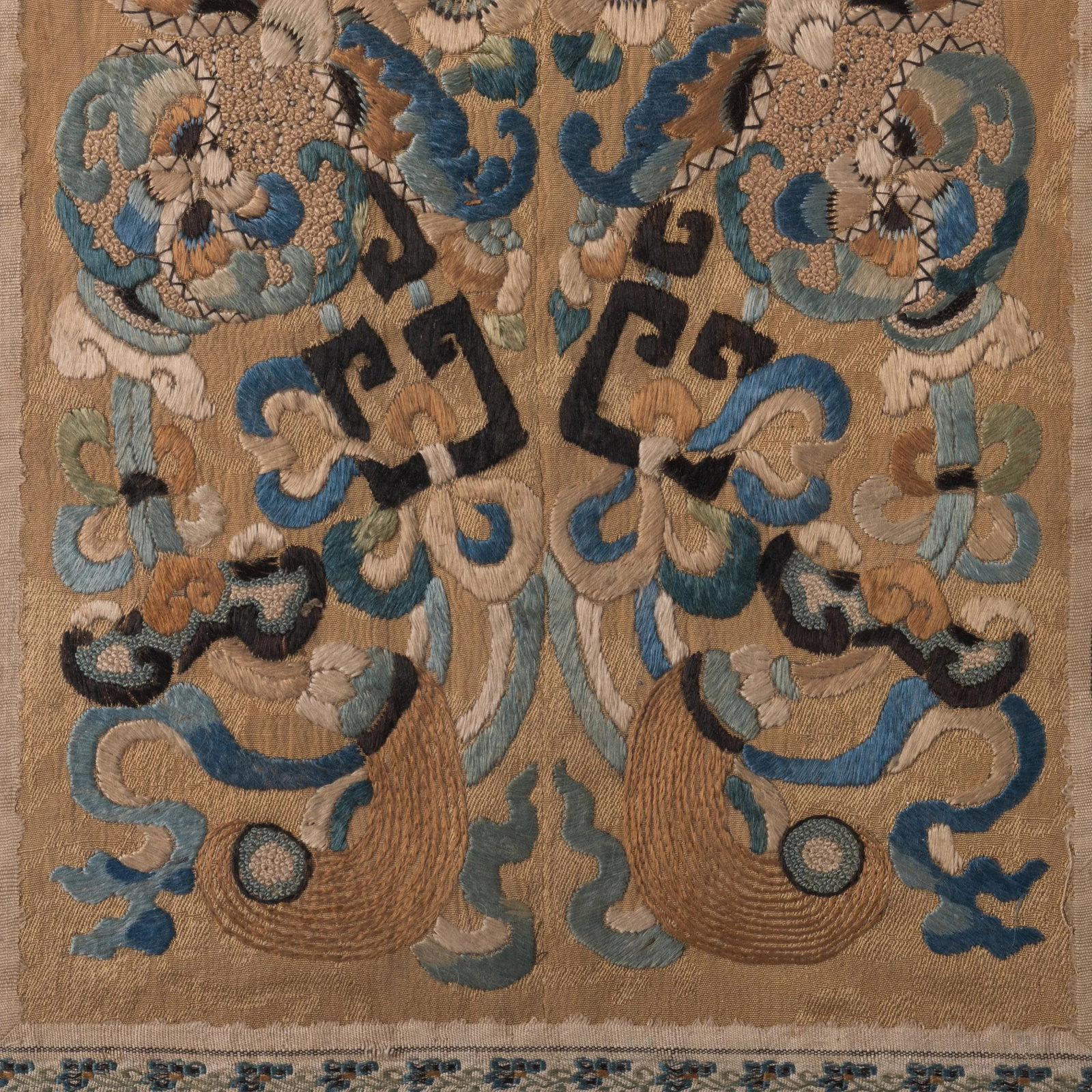Chinese Silk Embroidered Panel, Qing, 19th Century - 5