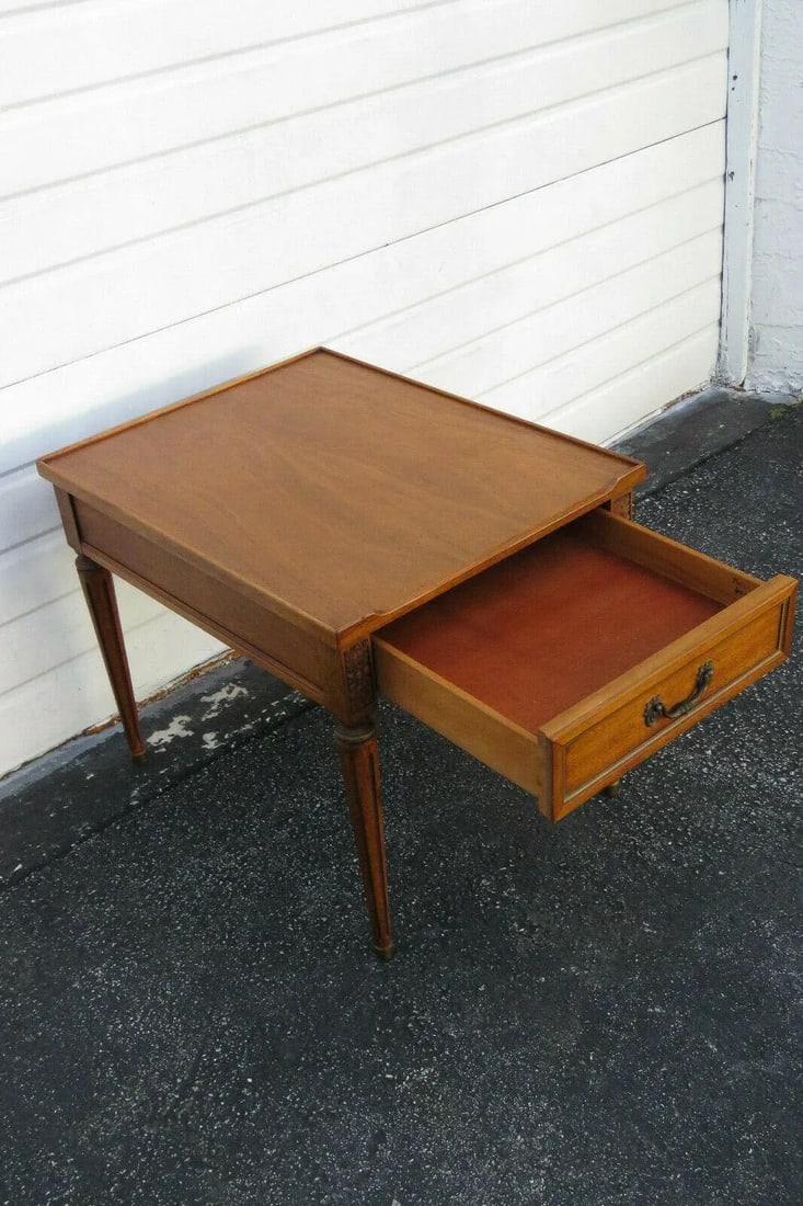 20th Century Traditional Henredon Furniture Mahogany Nightstand Side End Lamp Table - 3