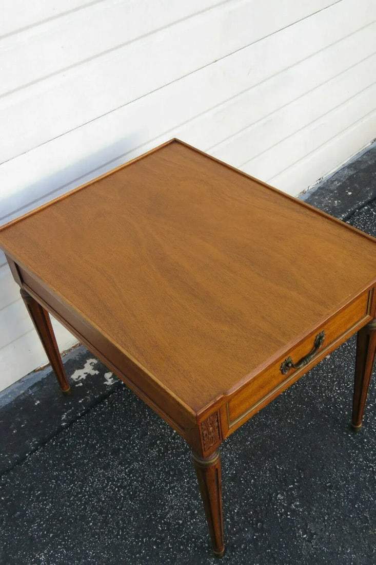 20th Century Traditional Henredon Furniture Mahogany Nightstand Side End Lamp Table - 4