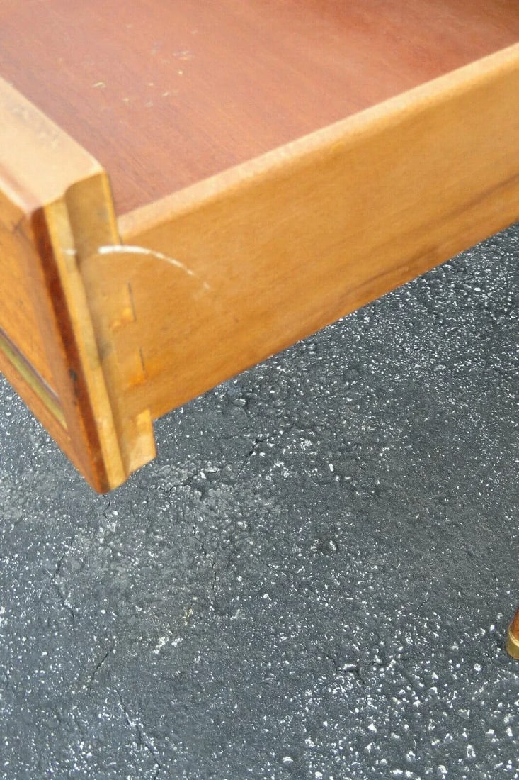 20th Century Traditional Henredon Furniture Mahogany Nightstand Side End Lamp Table - 6
