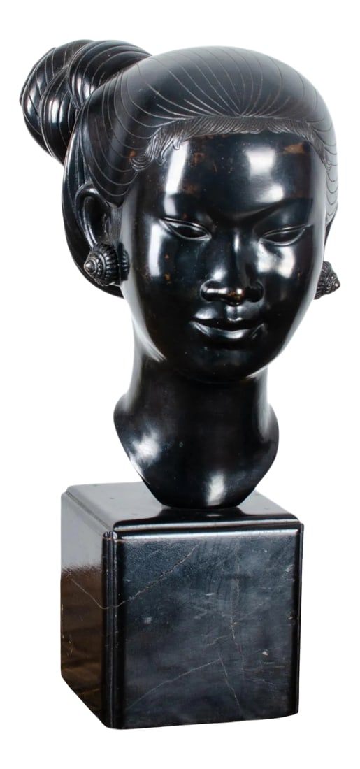 Nguyen Thanh Le Vietnamese Woman in Bronze Sculpture C.1950: Nguyen Thanh Le (Vietnamese, 1919-2006) Head of Young Vietnamese Woman, c.1950 bronze on wooden base Inscribed in Chinese, back of neck This is an original piece by the artist of an often copied