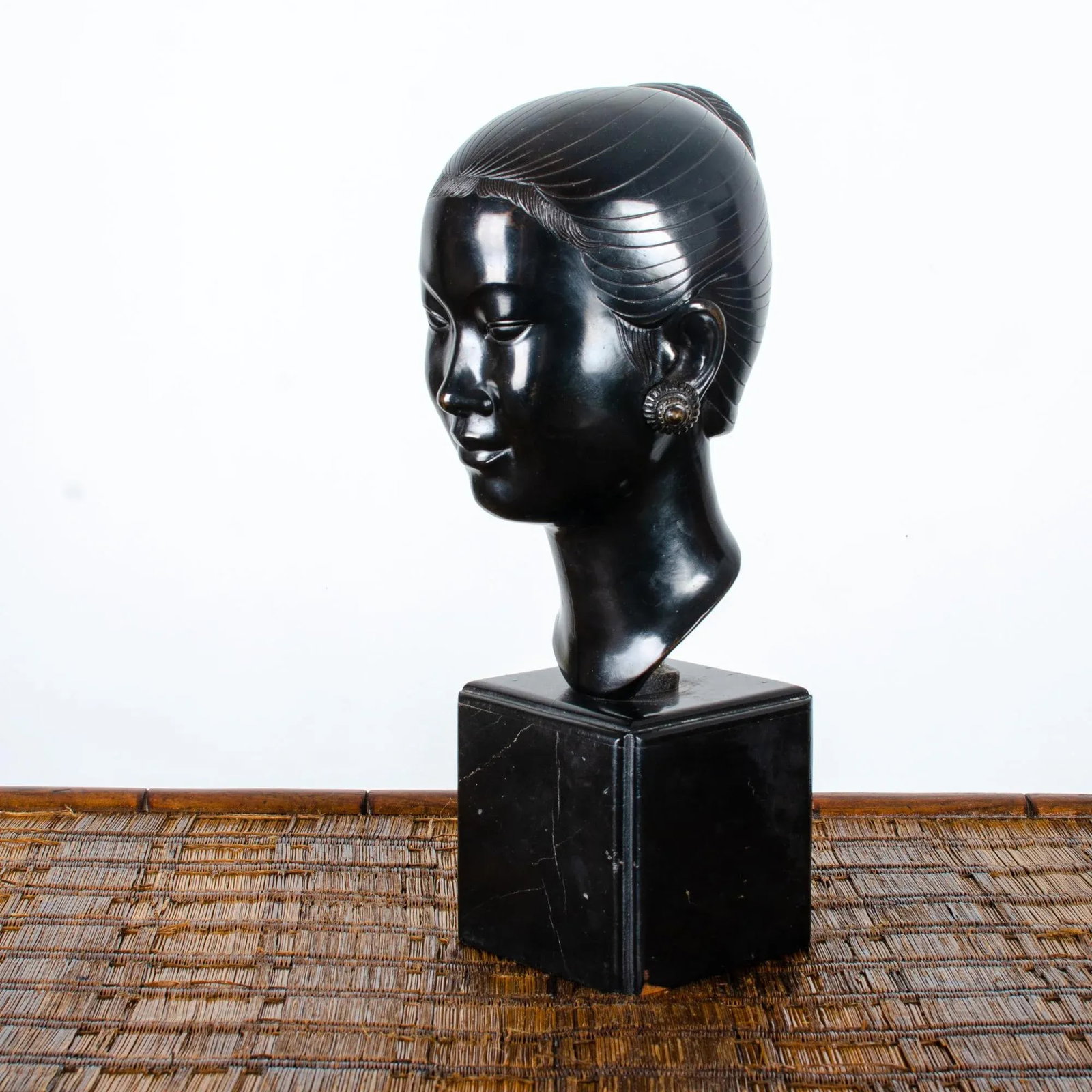 Nguyen Thanh Le Vietnamese Woman in Bronze Sculpture C.1950 - 3