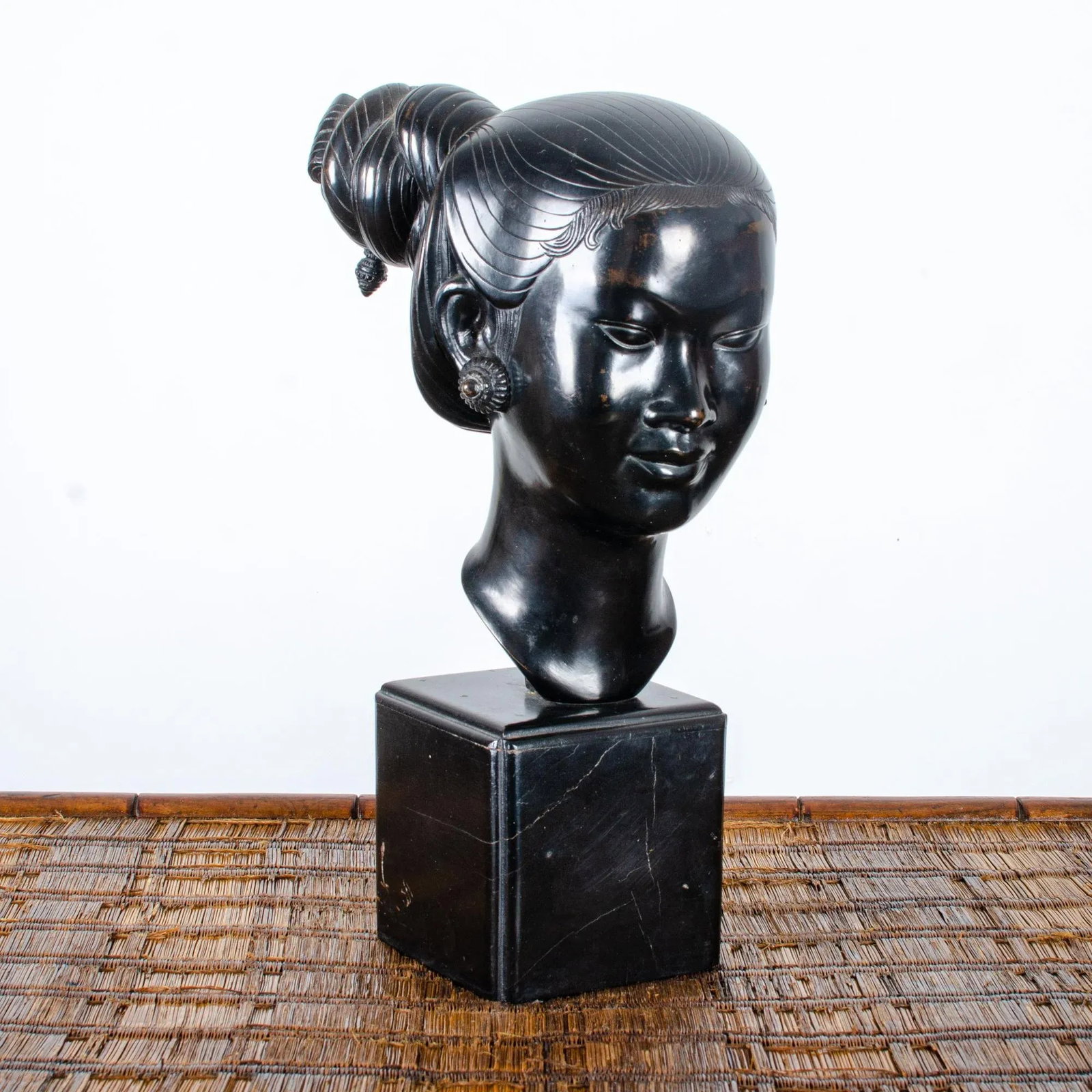 Nguyen Thanh Le Vietnamese Woman in Bronze Sculpture C.1950 - 4