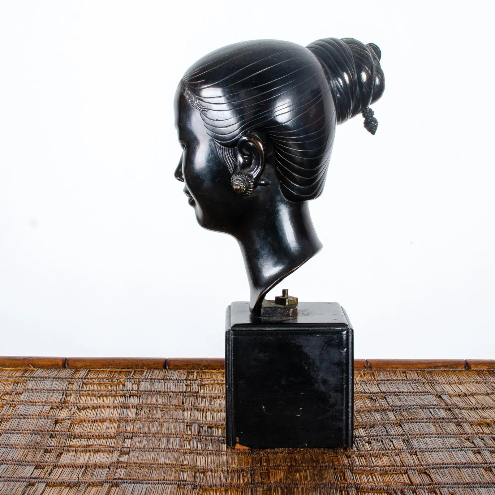 Nguyen Thanh Le Vietnamese Woman in Bronze Sculpture C.1950 - 5