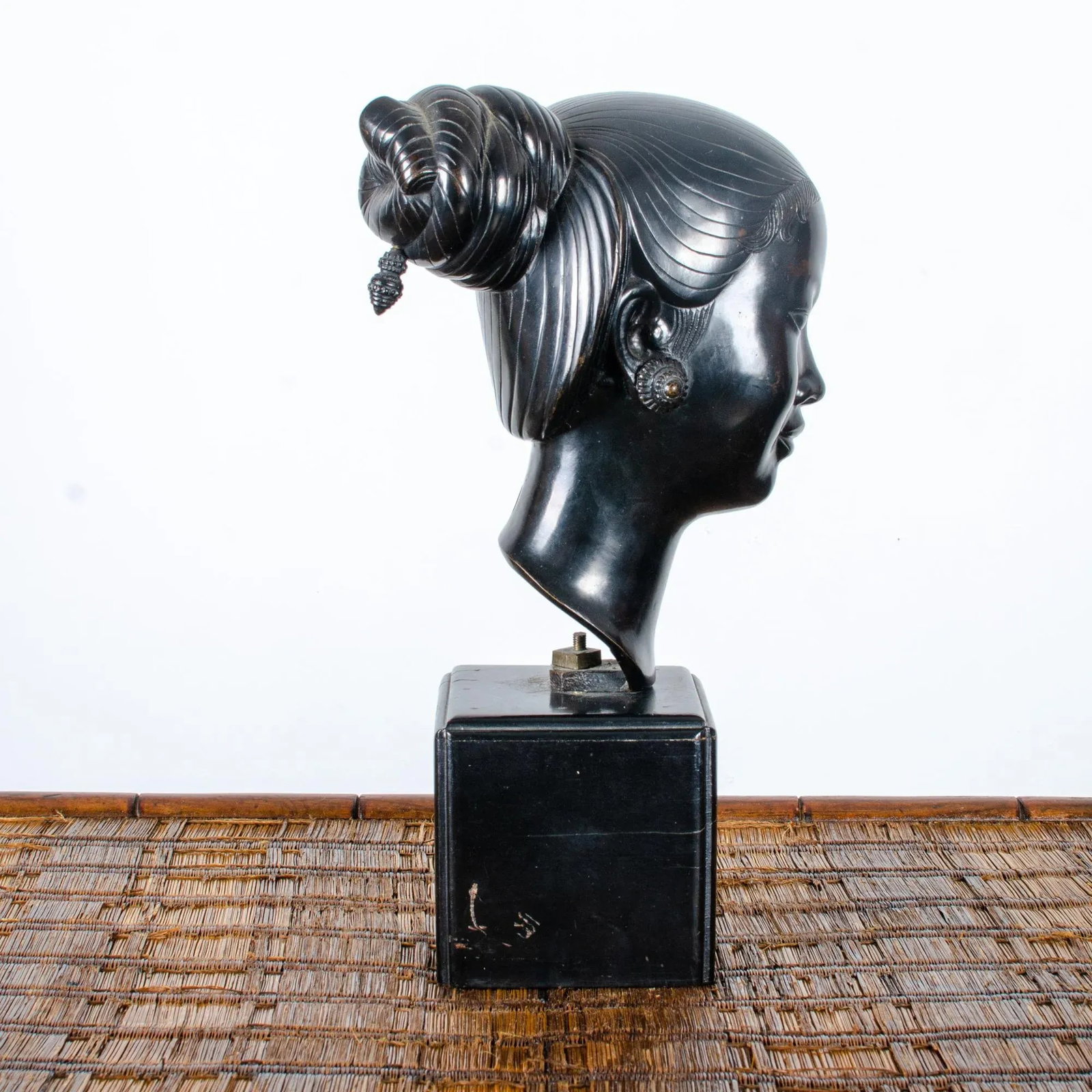 Nguyen Thanh Le Vietnamese Woman in Bronze Sculpture C.1950 - 6
