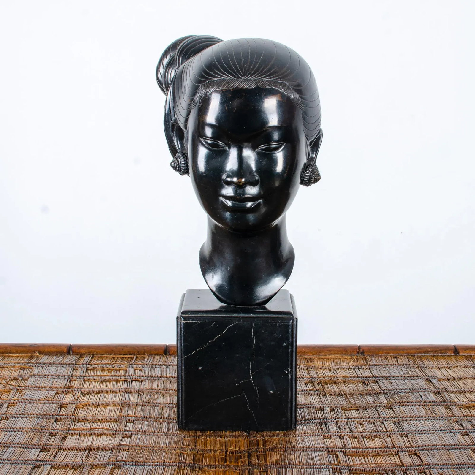 Nguyen Thanh Le Vietnamese Woman in Bronze Sculpture C.1950 - 8
