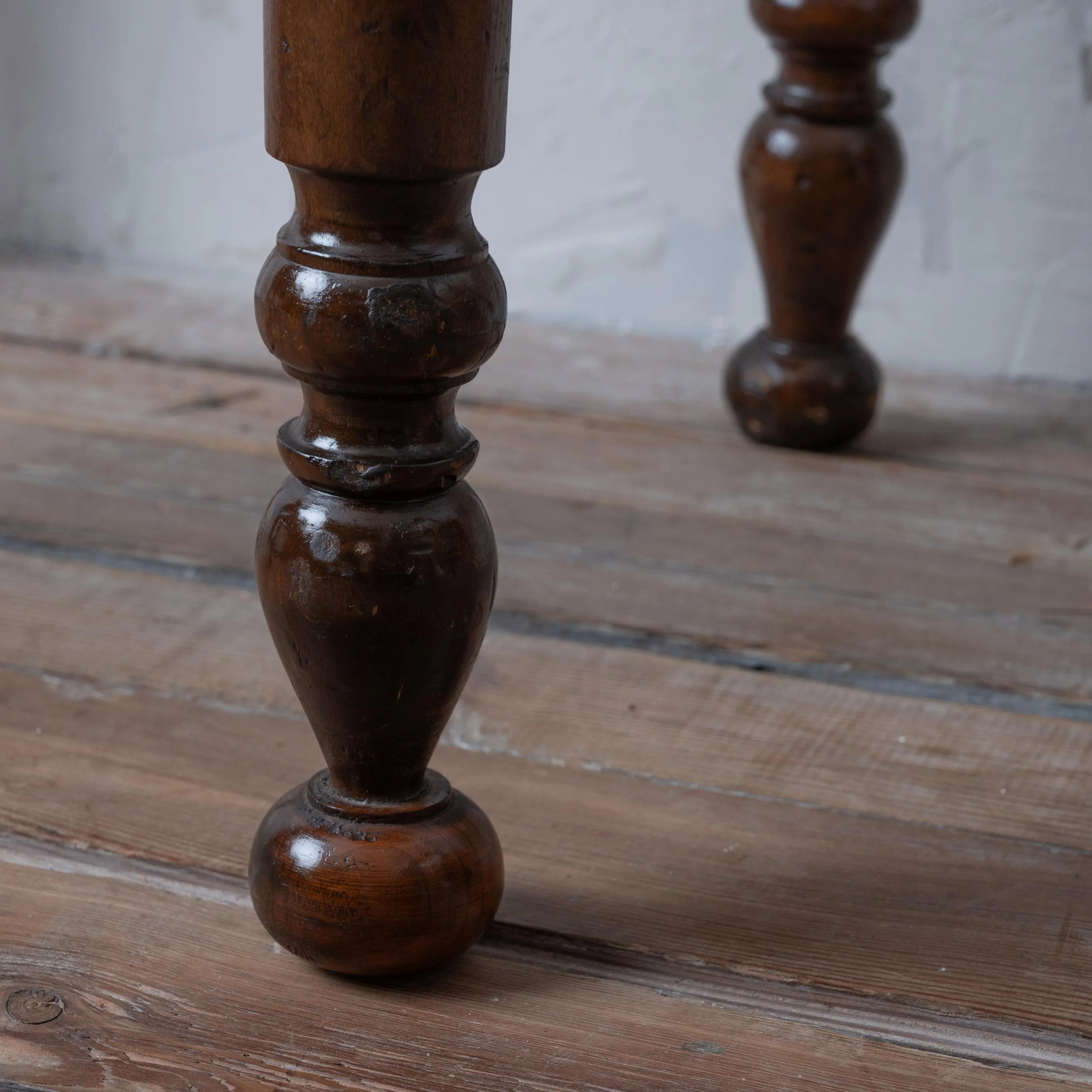 A Sheraton Mahogany One-Drawer Stand - 10