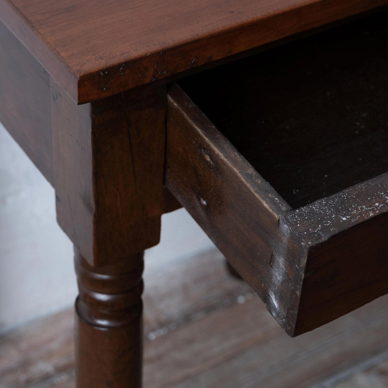 A Sheraton Mahogany One-Drawer Stand - 6