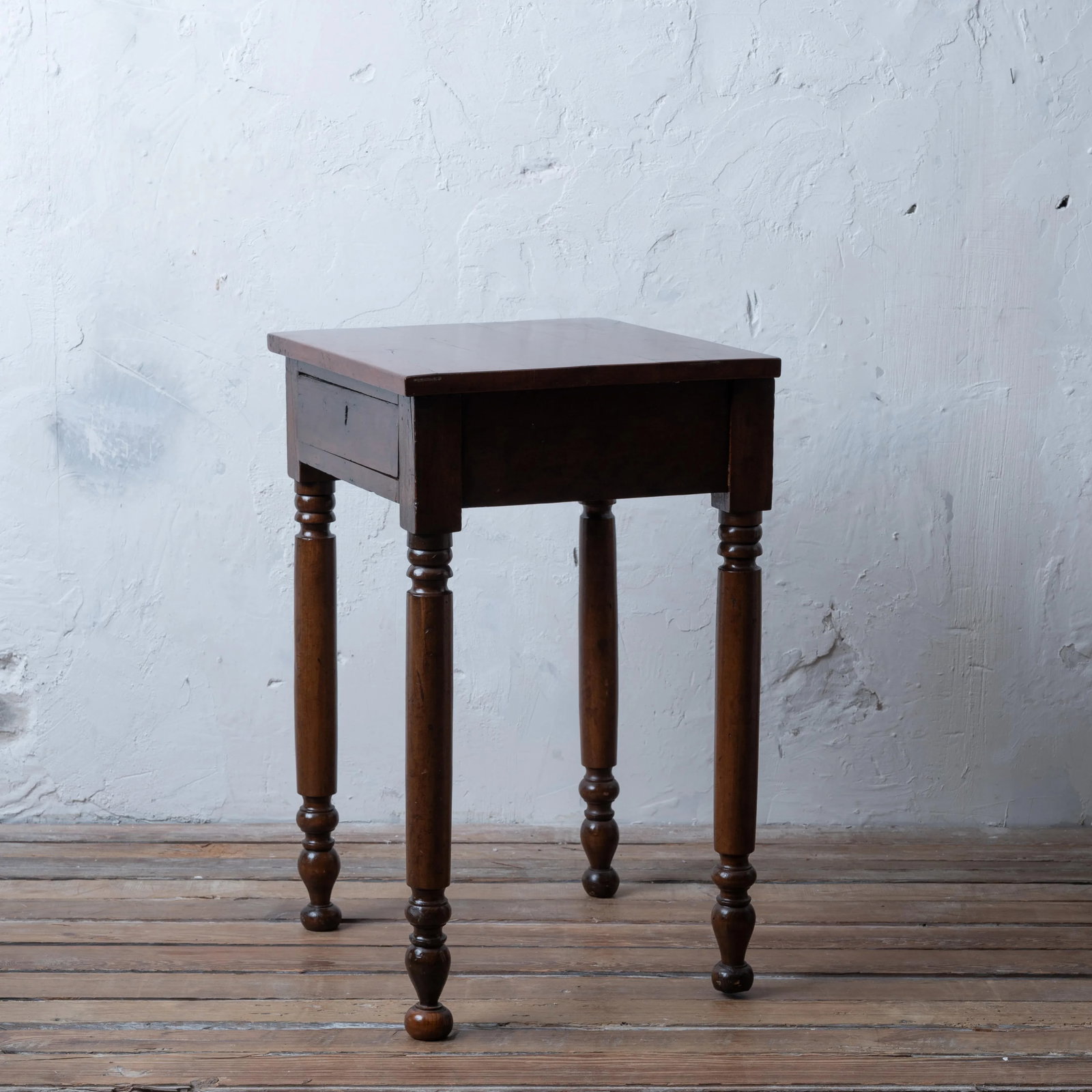 A Sheraton Mahogany One-Drawer Stand - 9