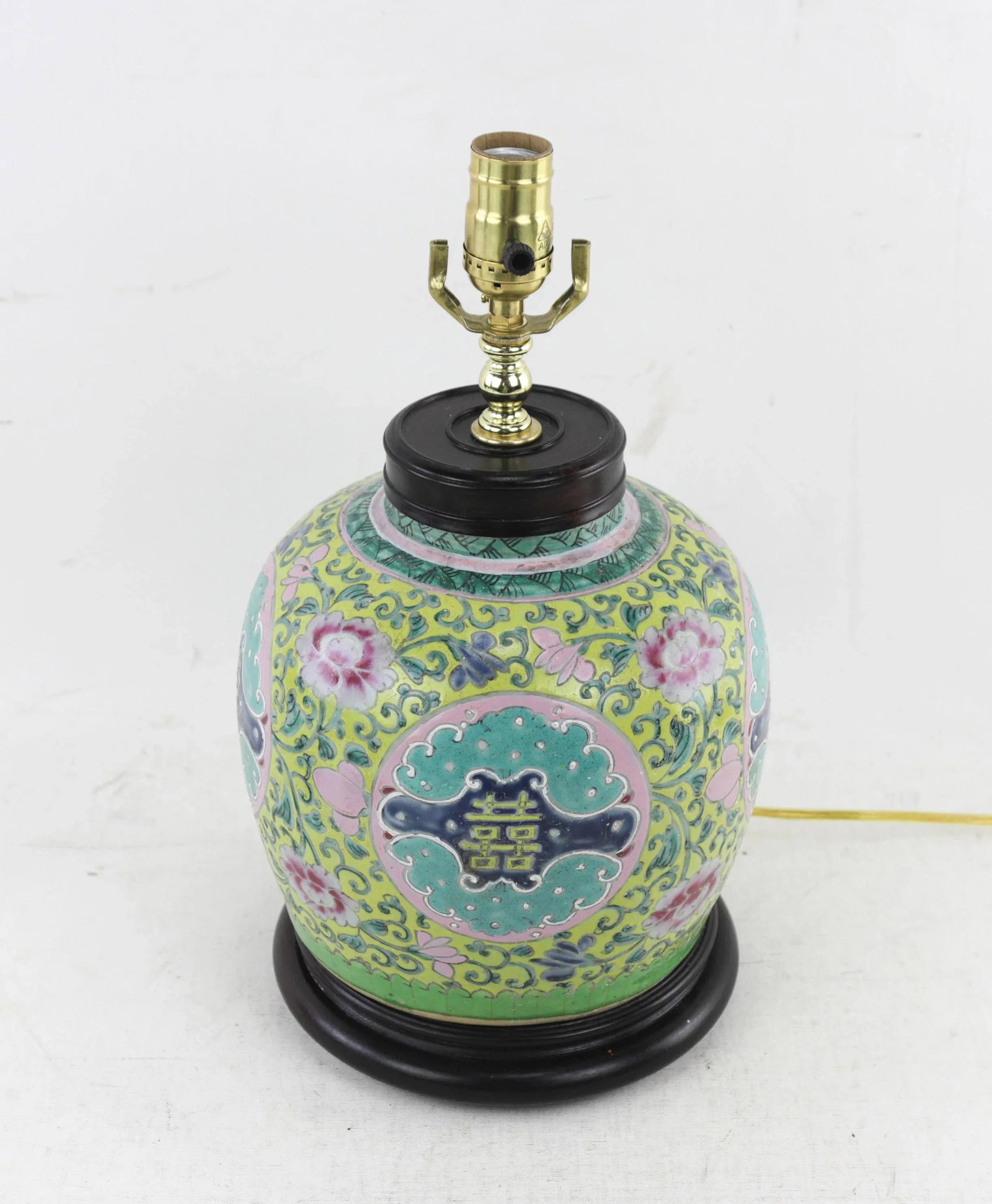 Early 20th Century Chinese Famille Rose Double Happiness Vase Table Lamp - 3
