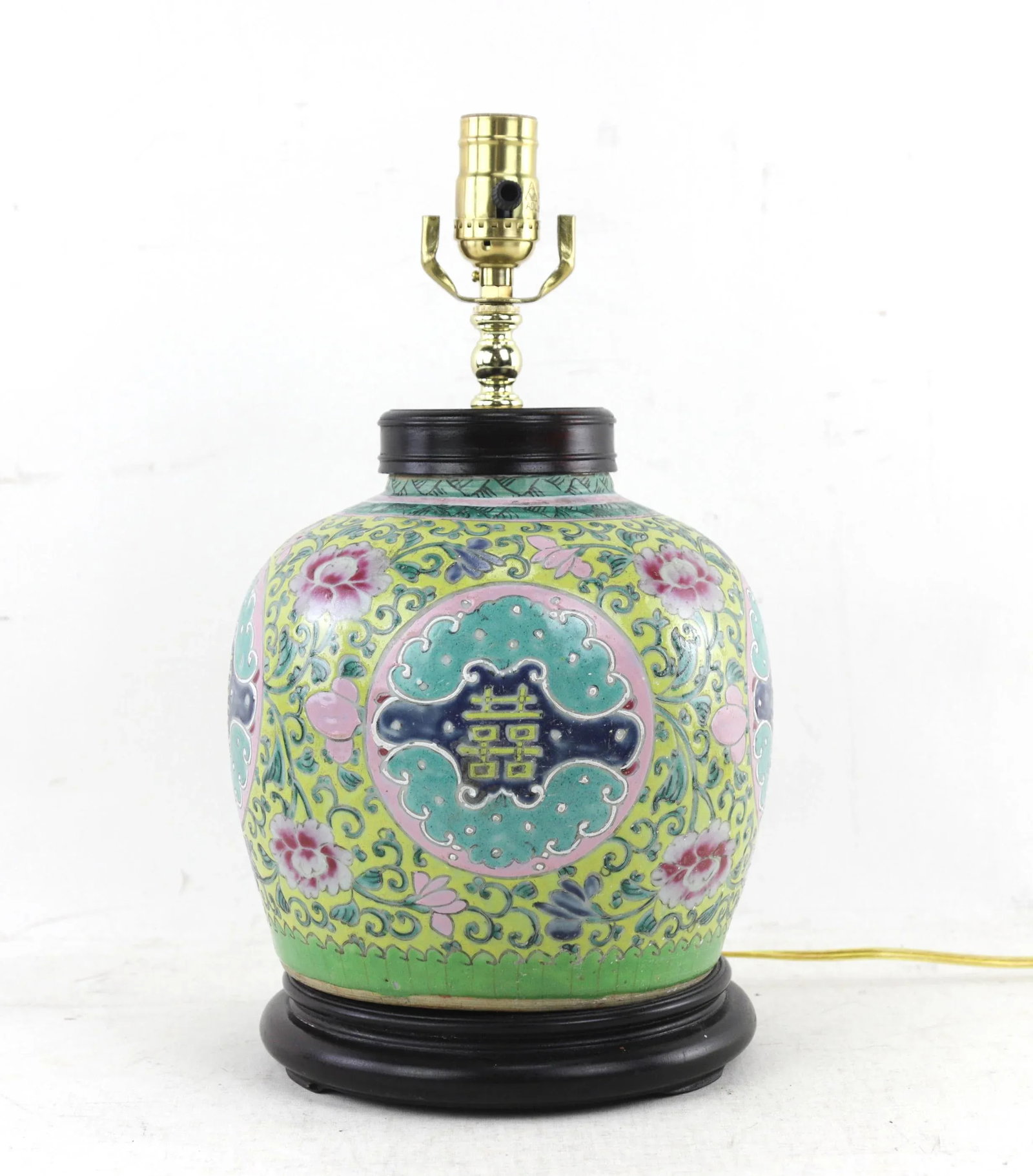 Early 20th Century Chinese Famille Rose Double Happiness Vase Table Lamp - 4